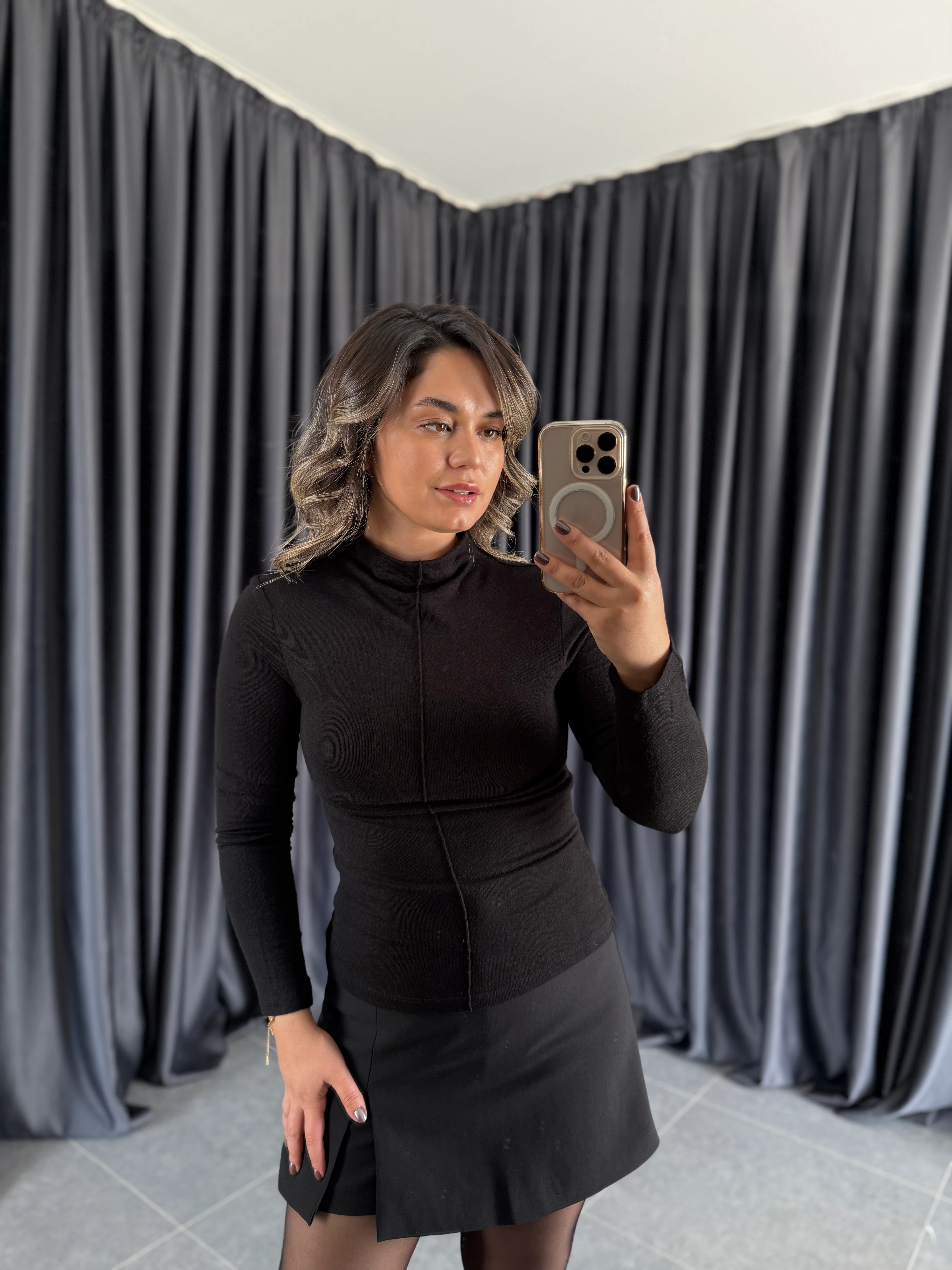 Dik Yaka Uzun Kollu Top