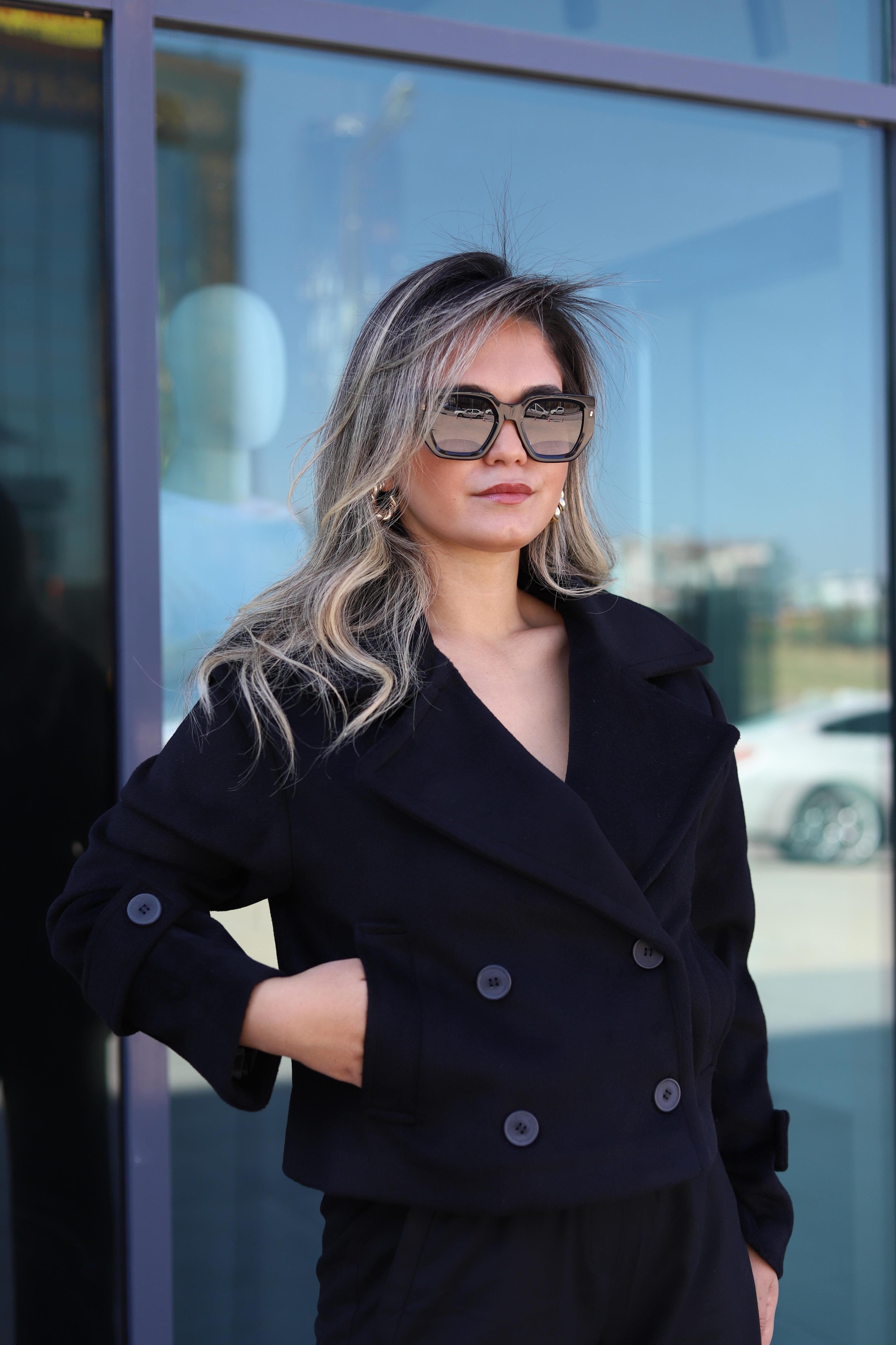 Kısa Kaşe Siyah Mont