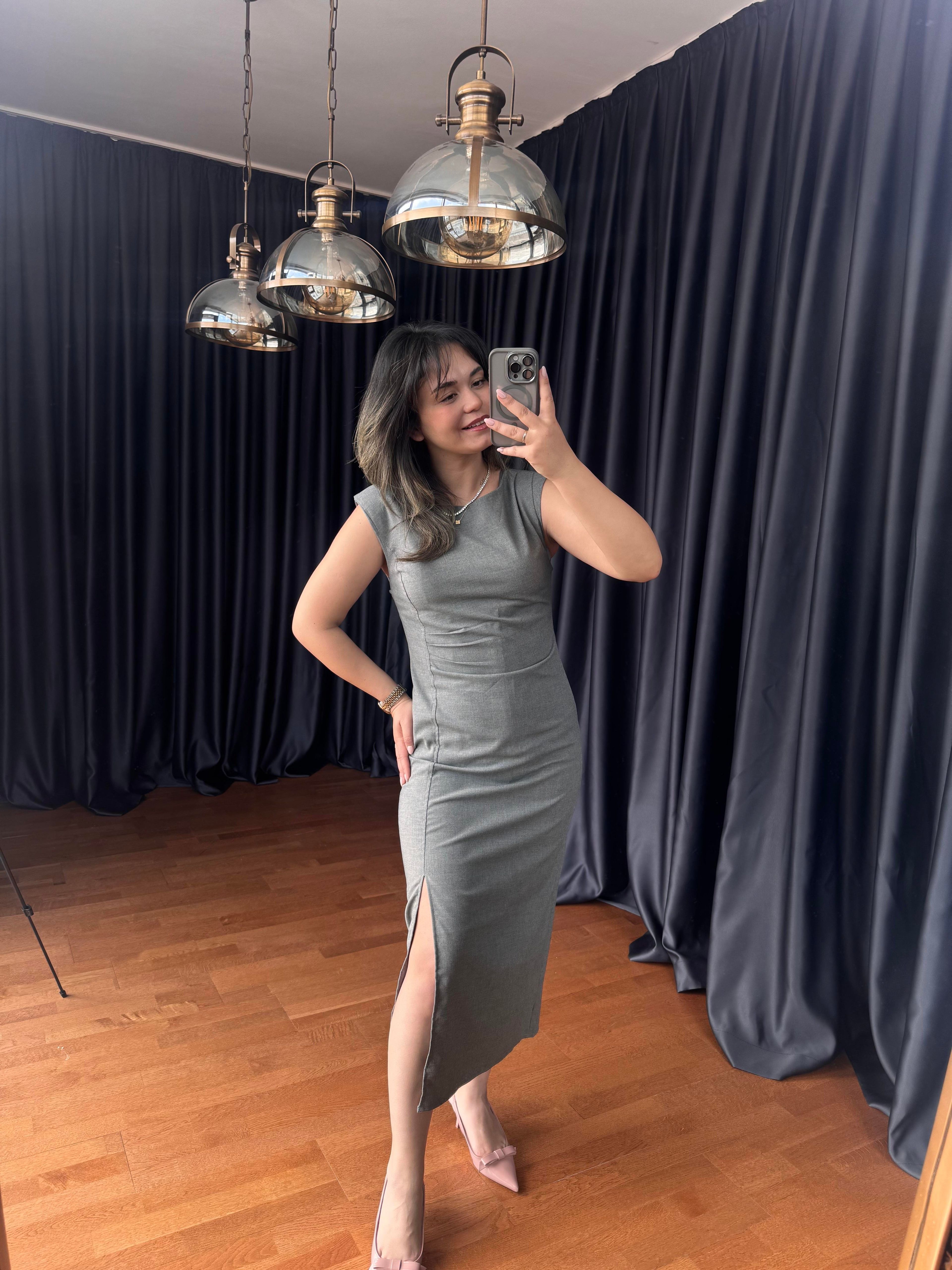Gri Vatkalı Drape Detaylı Elbise