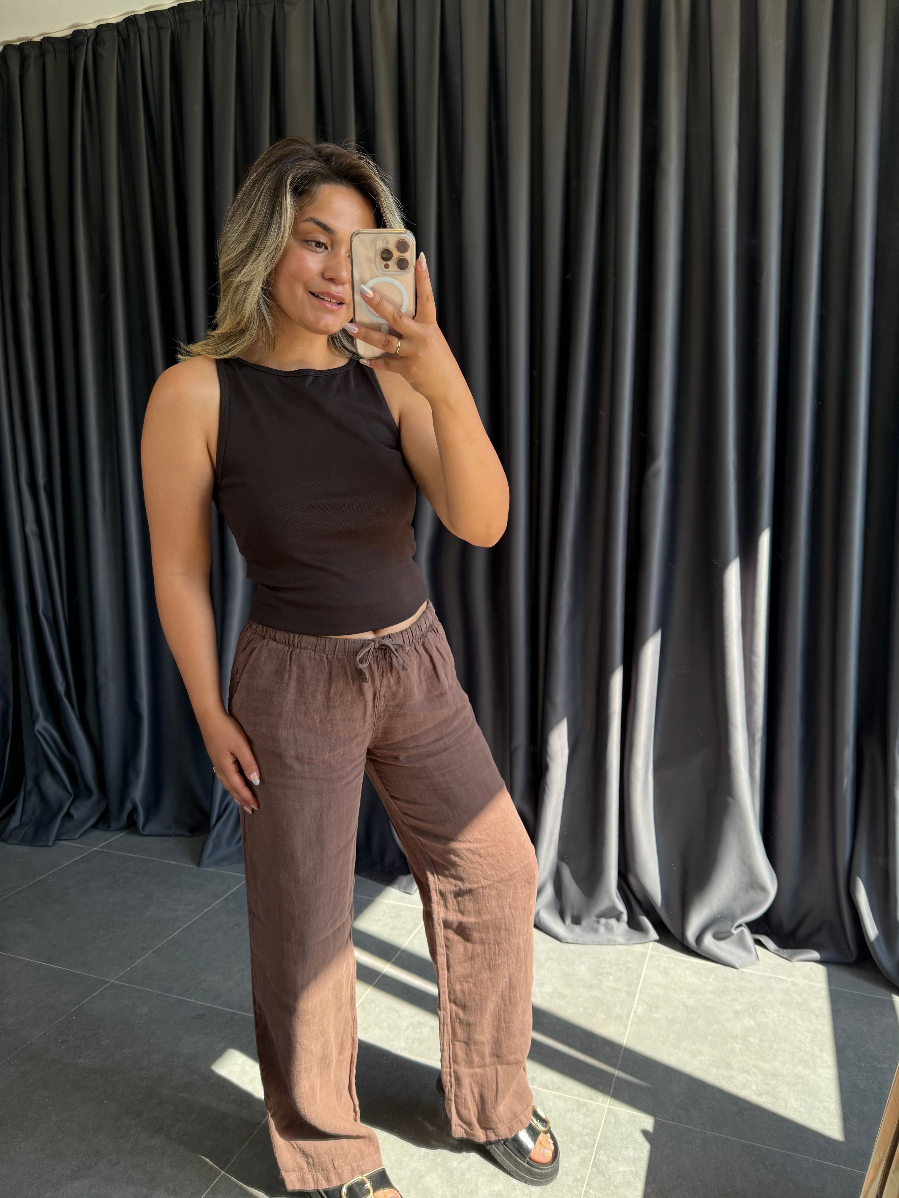 21048 Koyu Kahve Halter Yaka Top