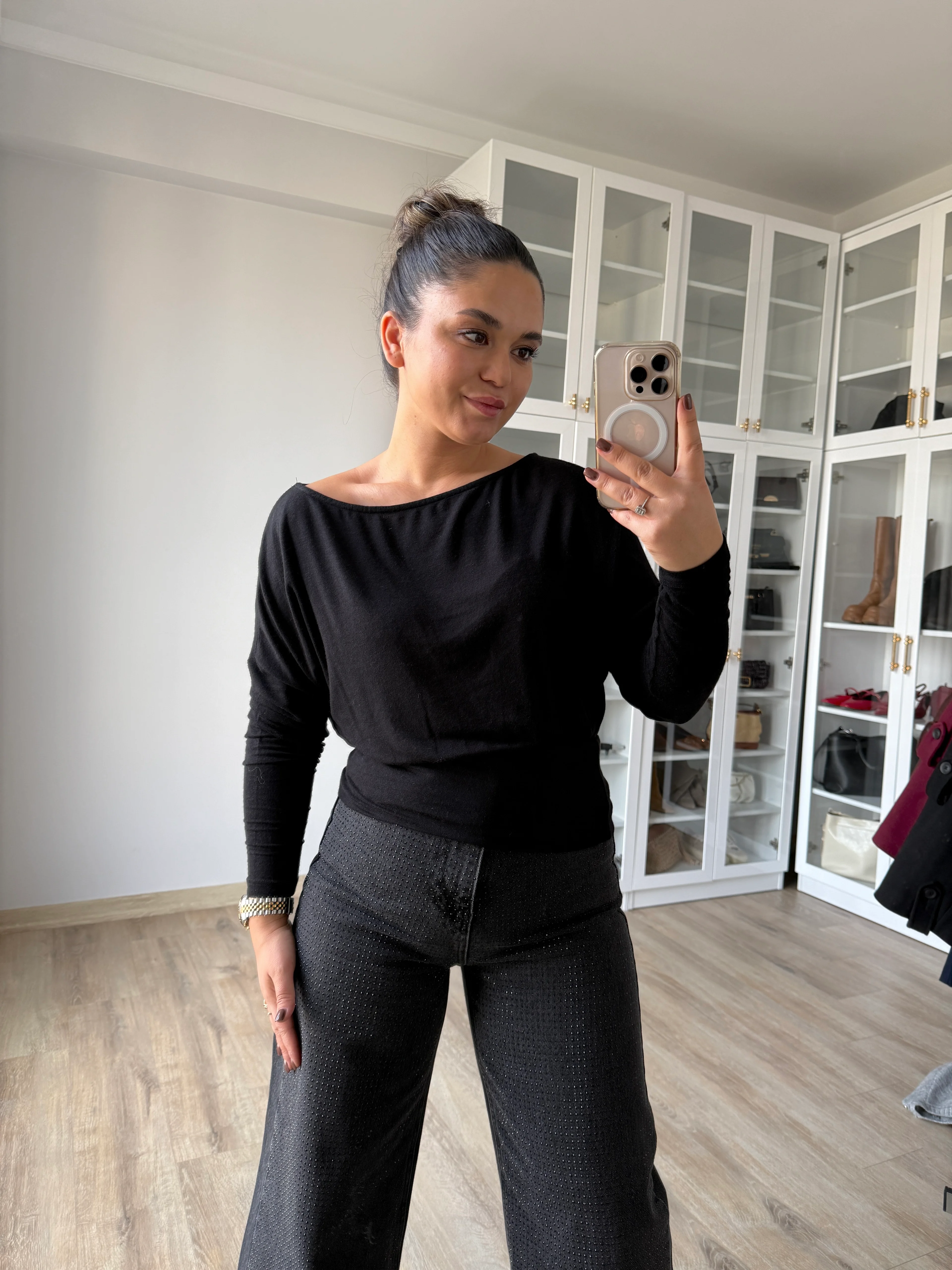 Bele Oturan Uzun Kollu Top