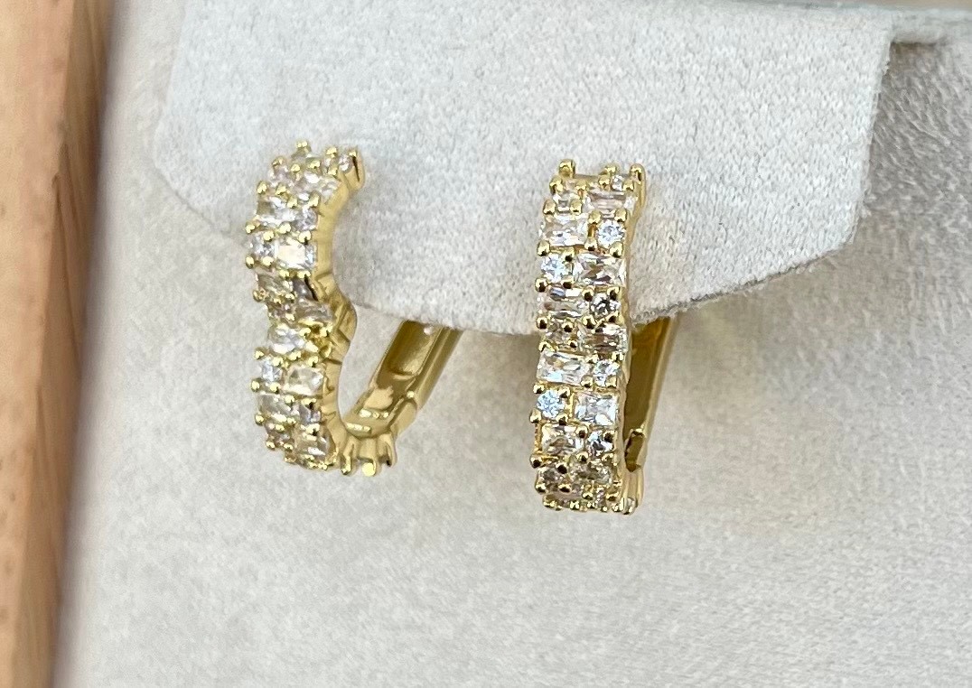 Gold Taşlı Kalp Küpe