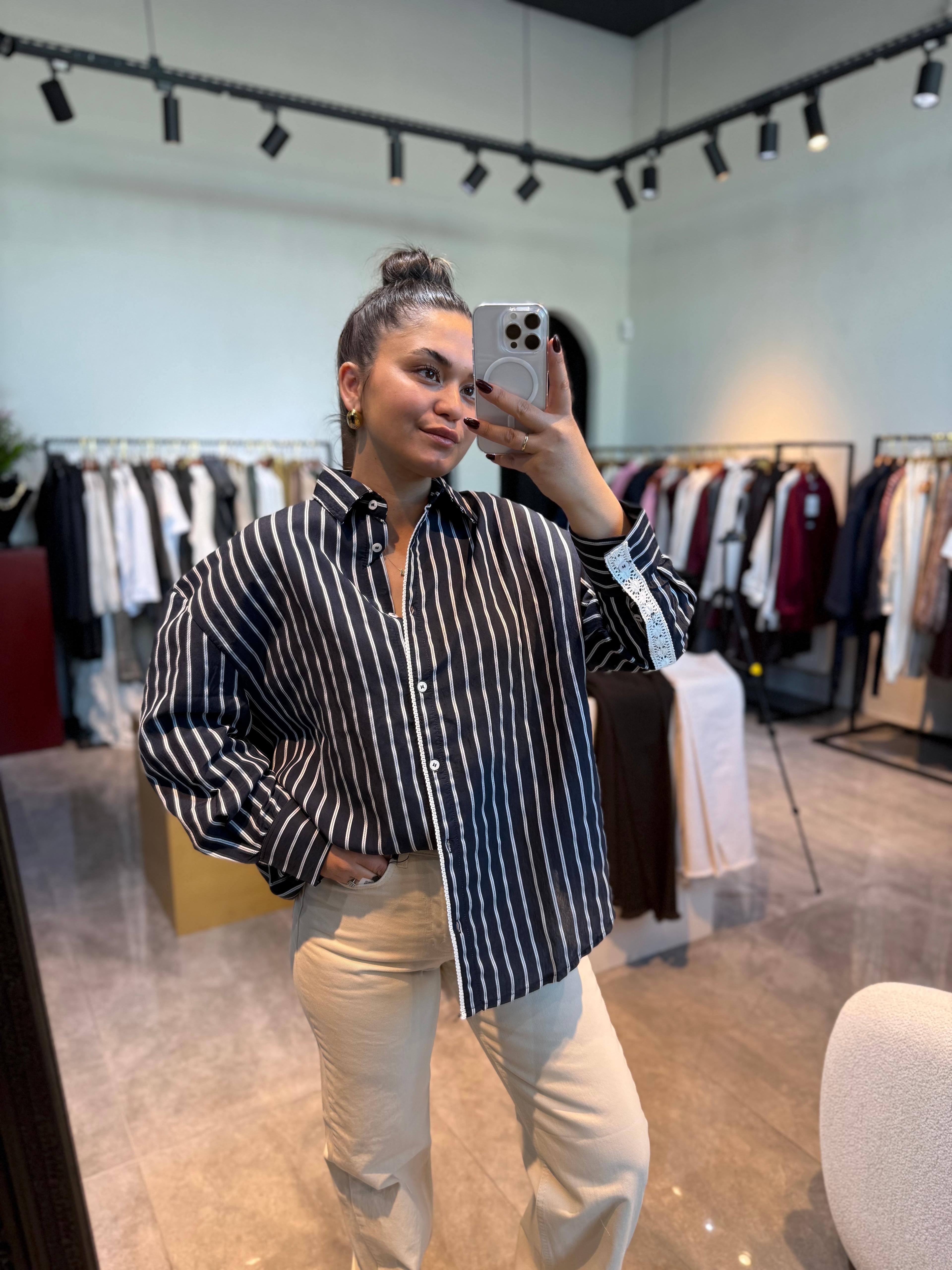 Çizgili Oversize Gömlek Güpür Detaylı Lacivert