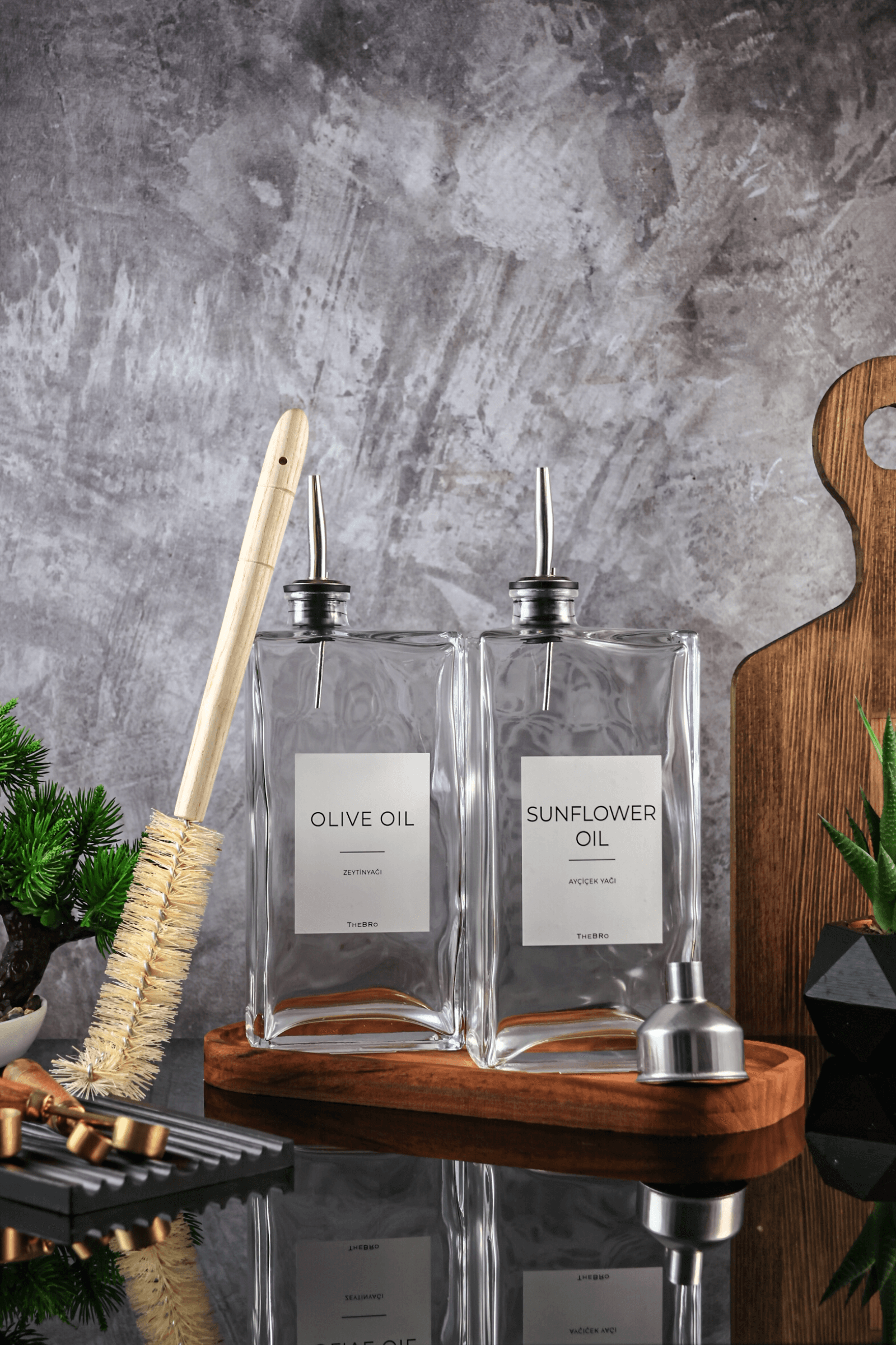 750ML White Serisi Kalın Cam Zeytinyağı Şişesi,Ayçiçek Yağı Şişesi Ceviz Standlı, Fırçalı, Hunili