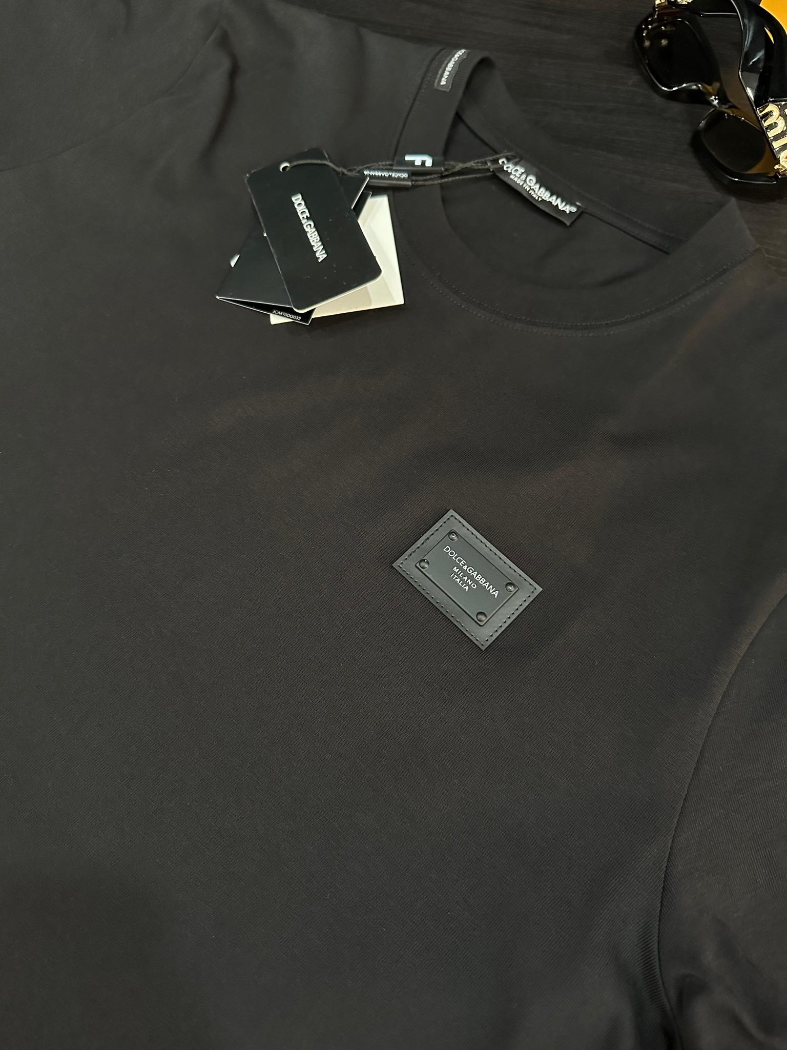 Dolce Gabbana Metal Logo Detaylı Siyah T-Shirt