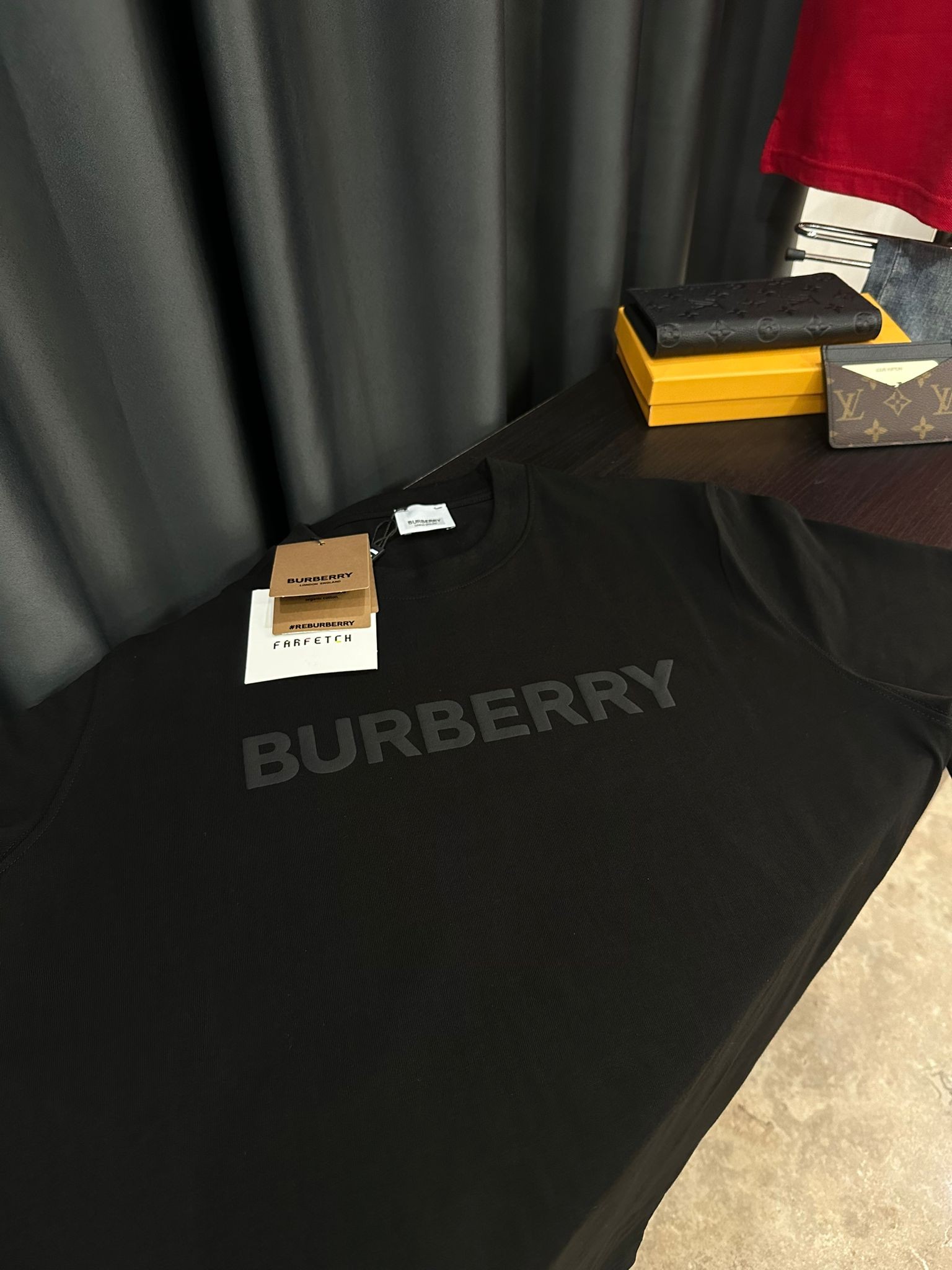 Burberry Kabartma Logolu Siyah T-shirt