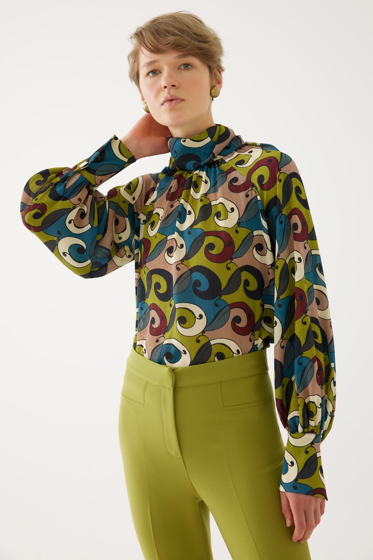 Blouse with Collar Detail