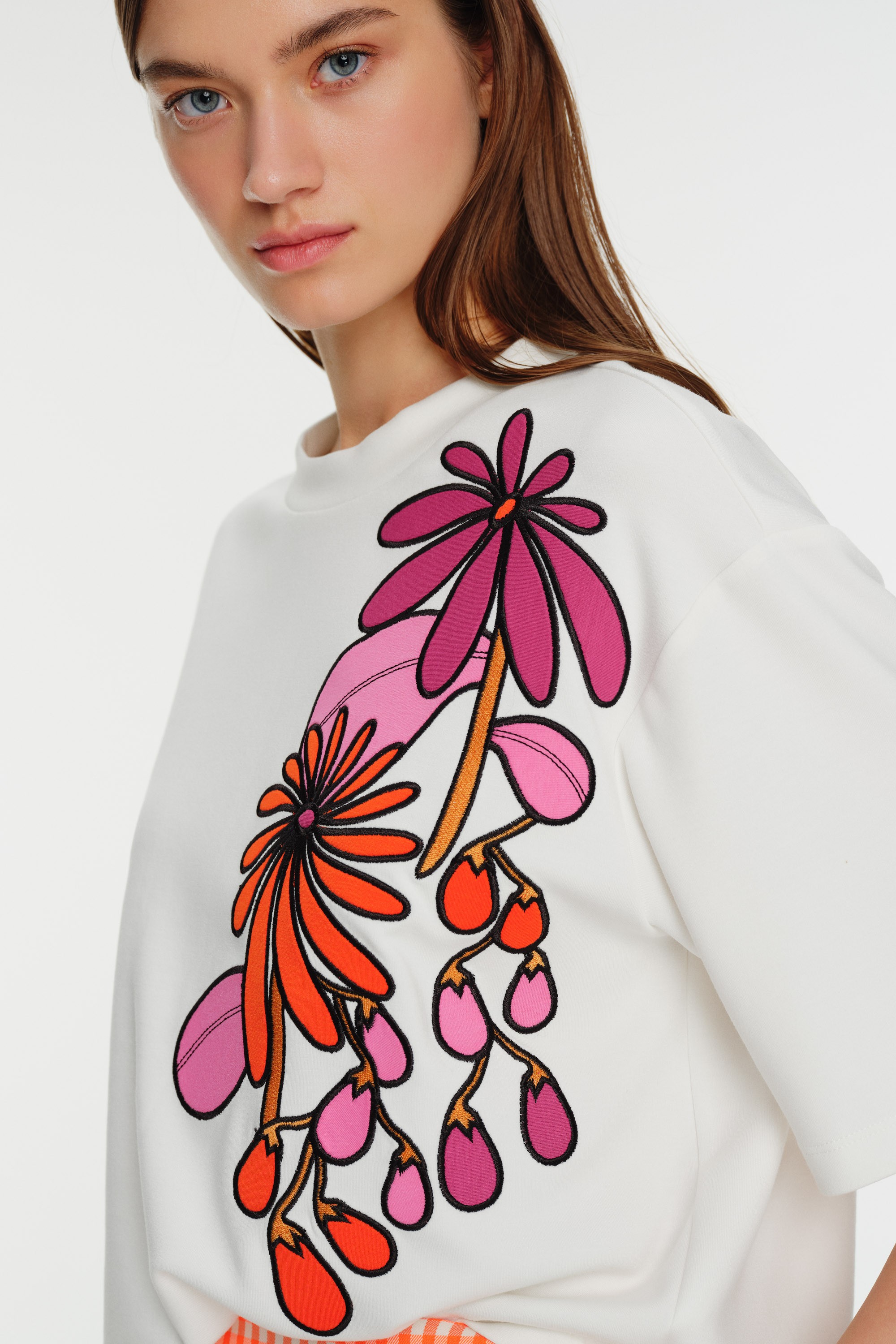 Crew Neck Soft Textured Embroidery Detailed T-shirt