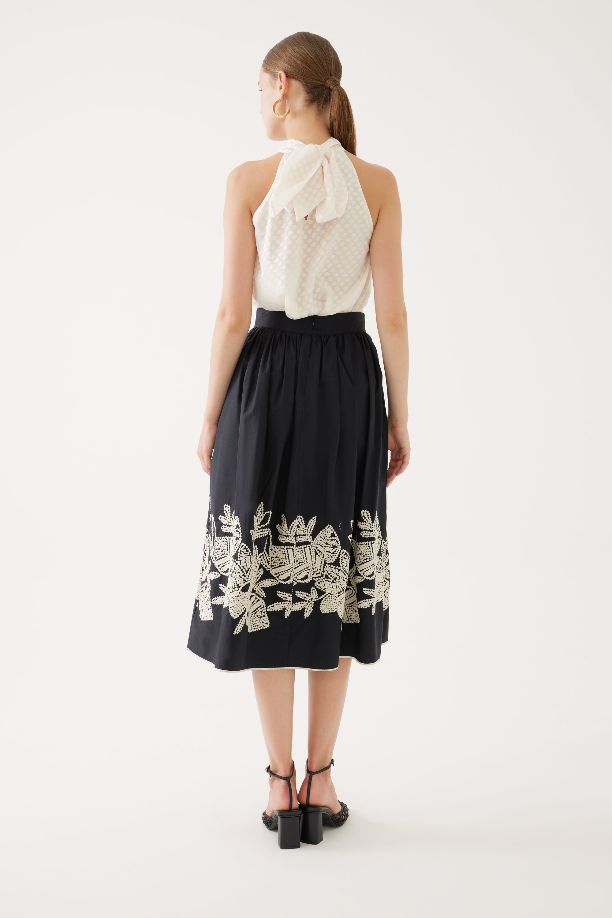 Embroidered and Light Balloon Cut Skirt