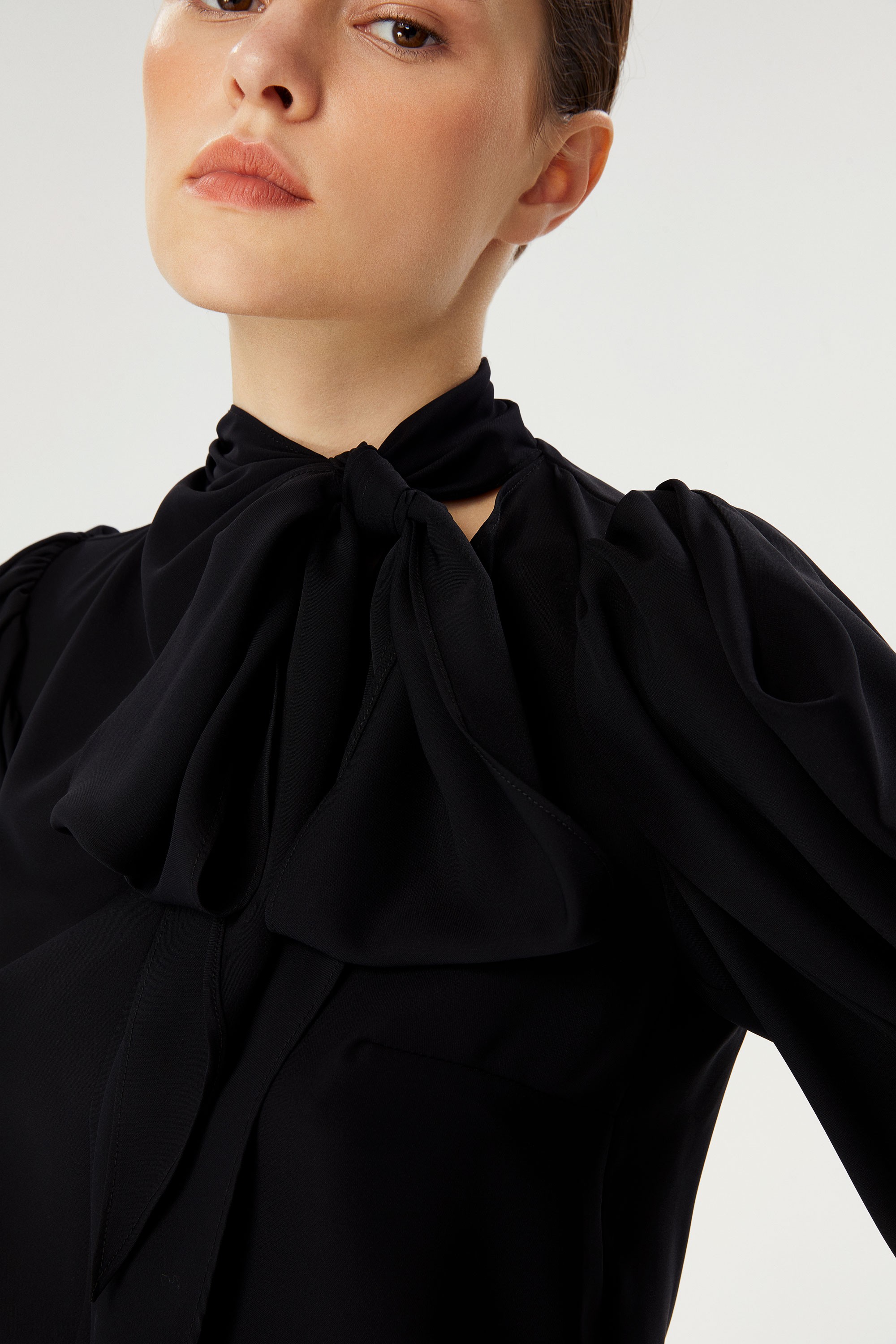 Blouse with Tie Collar