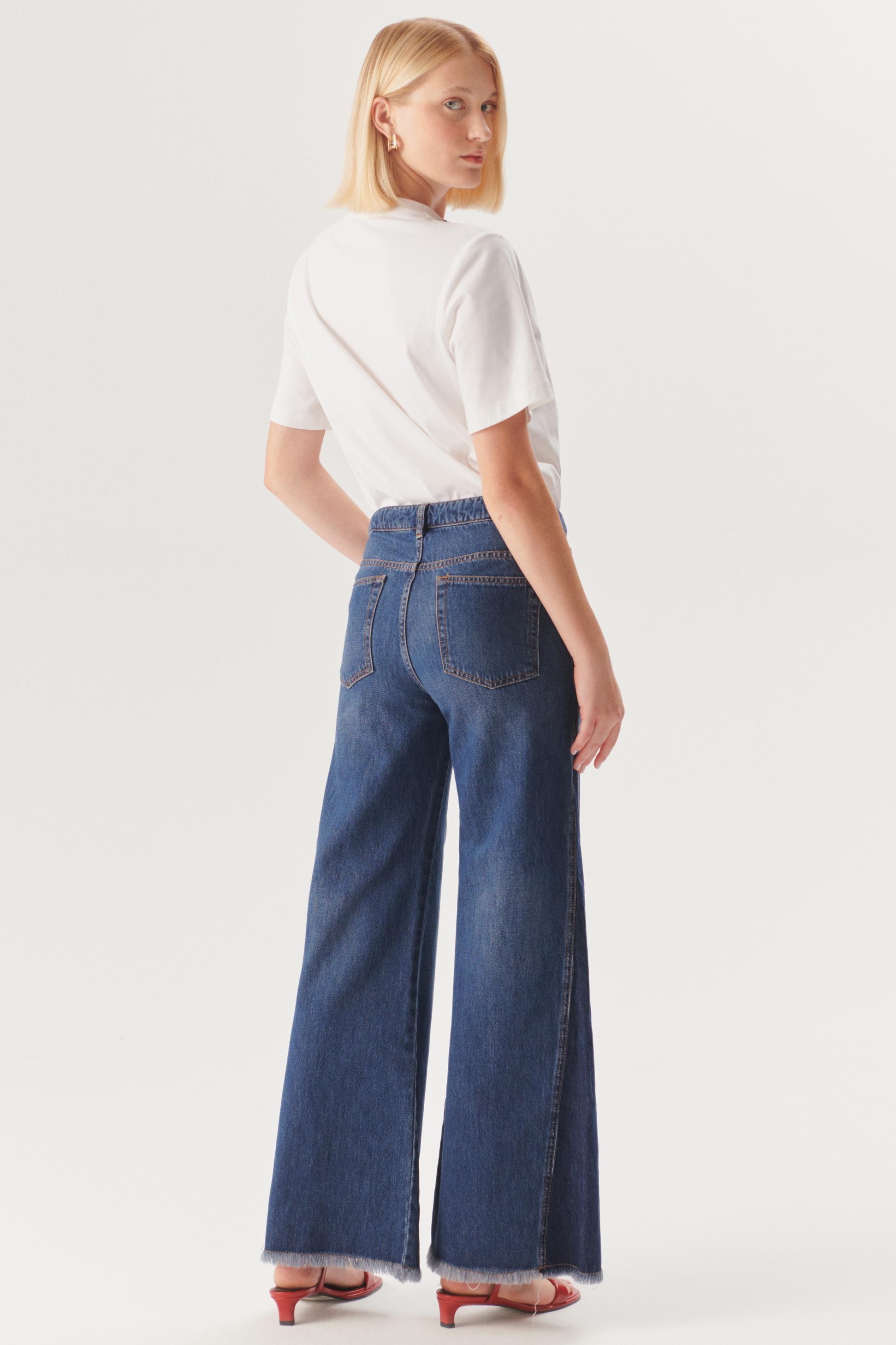 Raw Hem Wide-Leg Jeans