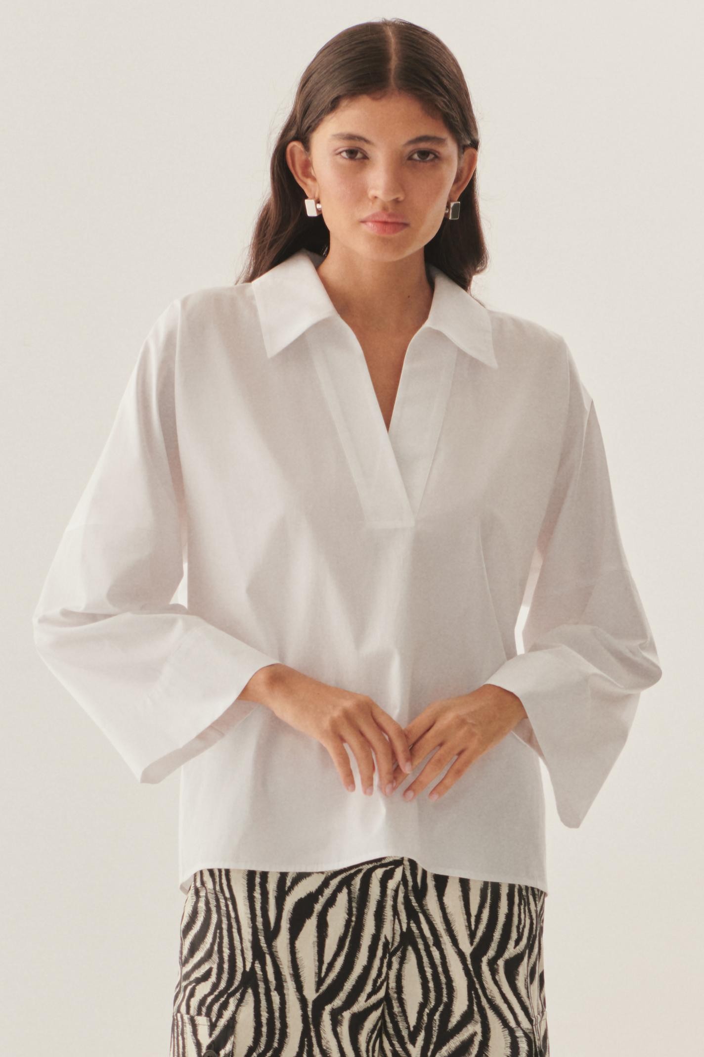 Collared Poplin V-Neck Blouse