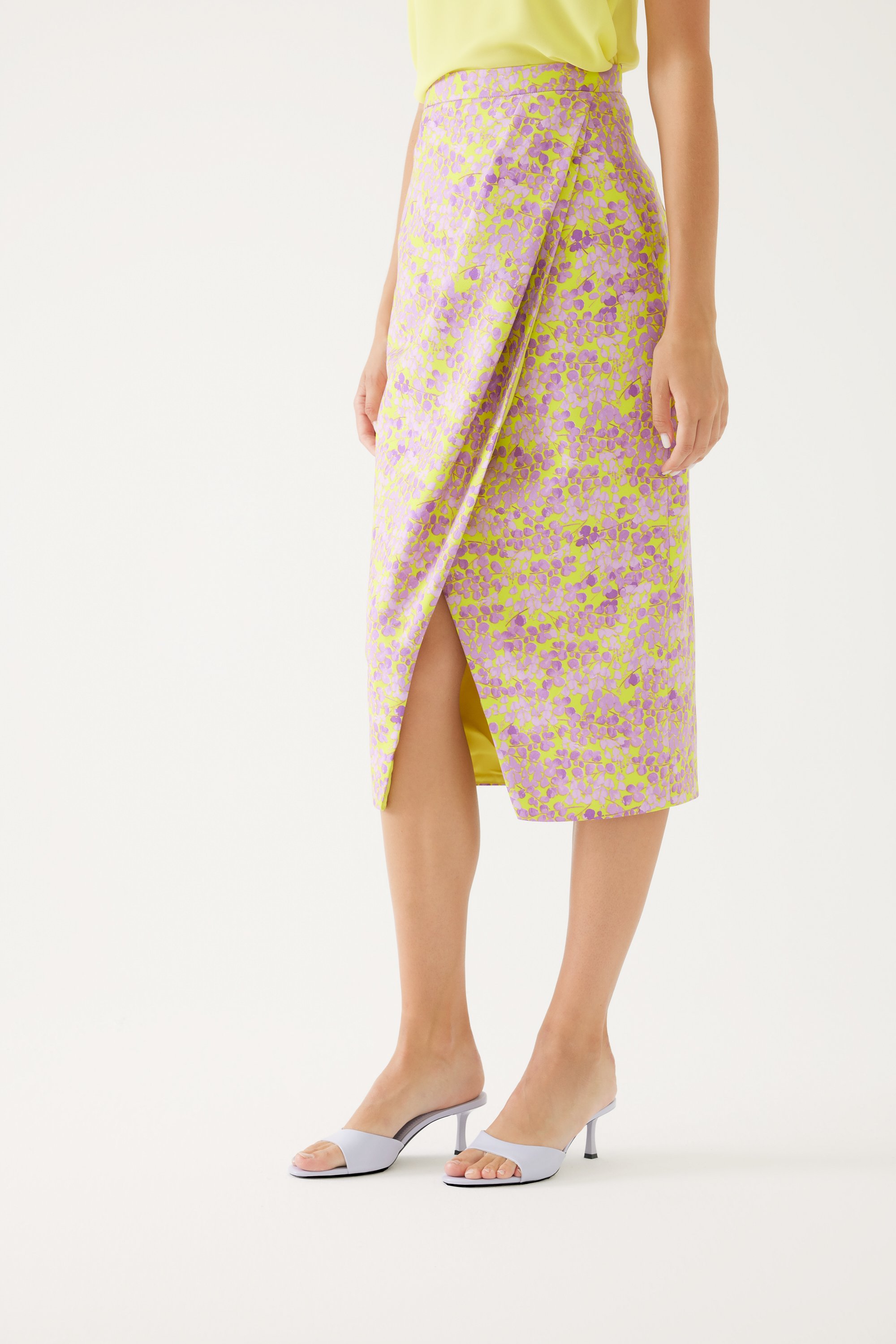 Flowered Wrap-Cut Skirt Design