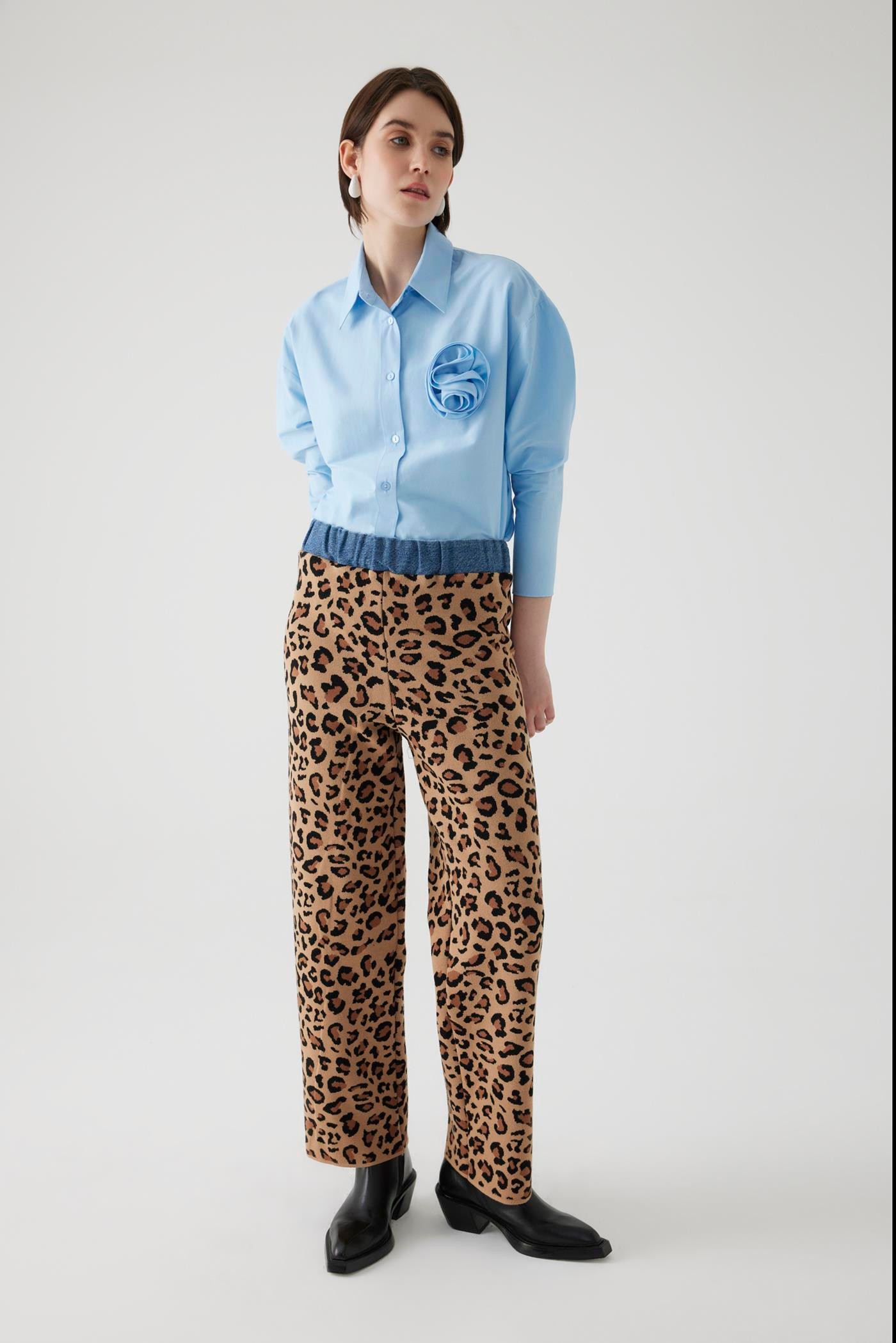 High Waist Leopard Pattern Elastic Waist Denim Garnished Regular Knit Trousers