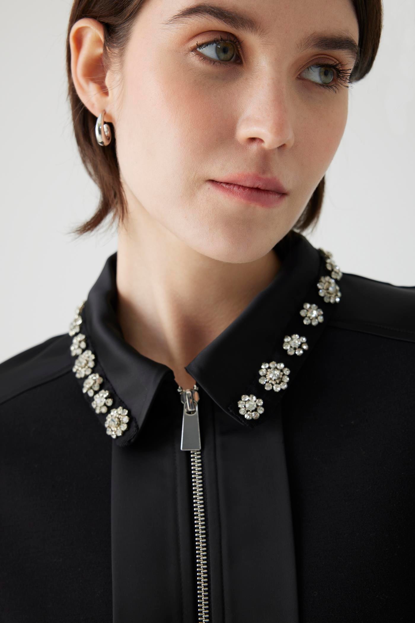 Collar Crystal Stone Embroidered Zip Regular Black Sweatshirt