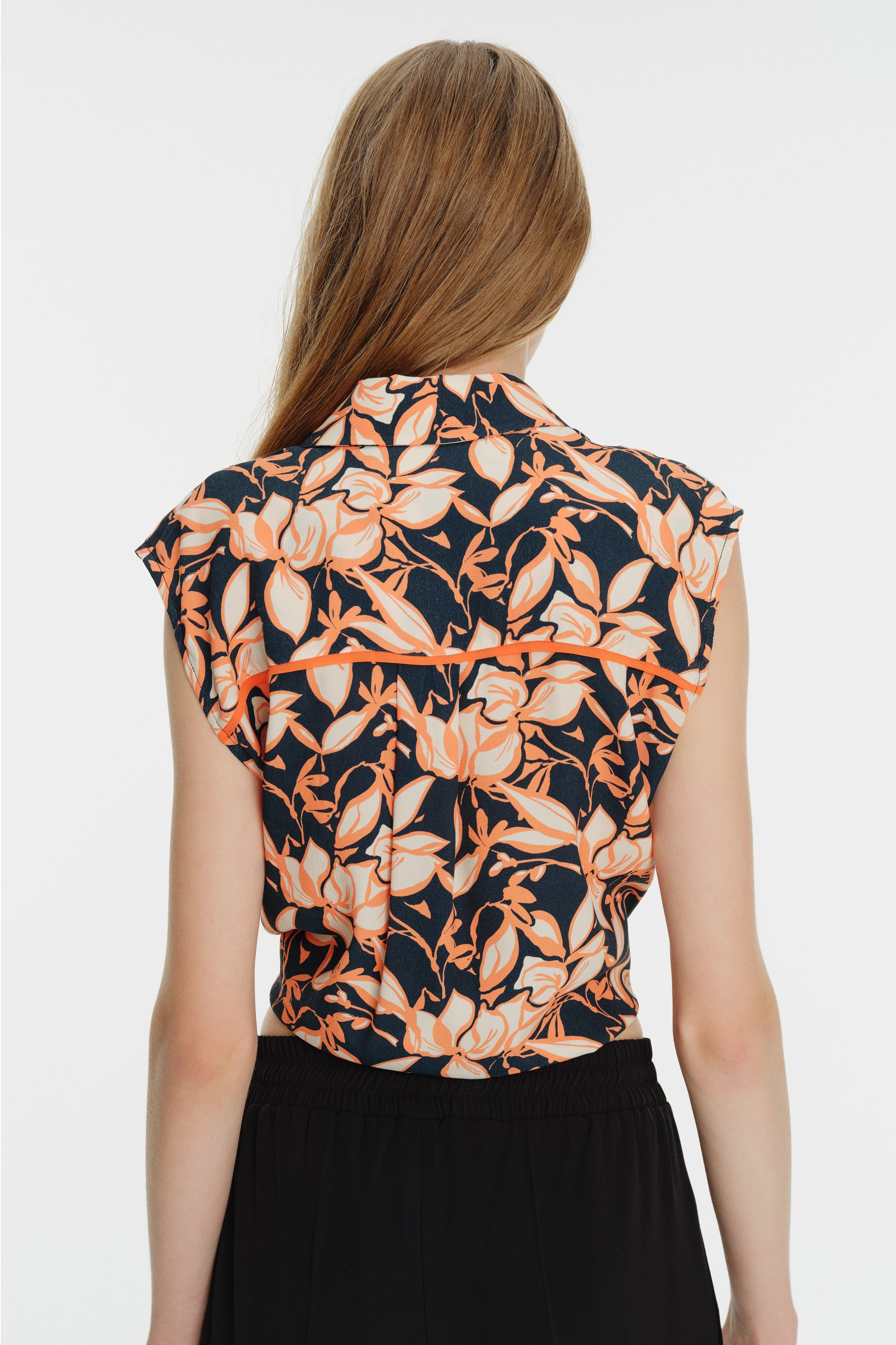 Floral Print Piped Detail Sleeveless Shirt