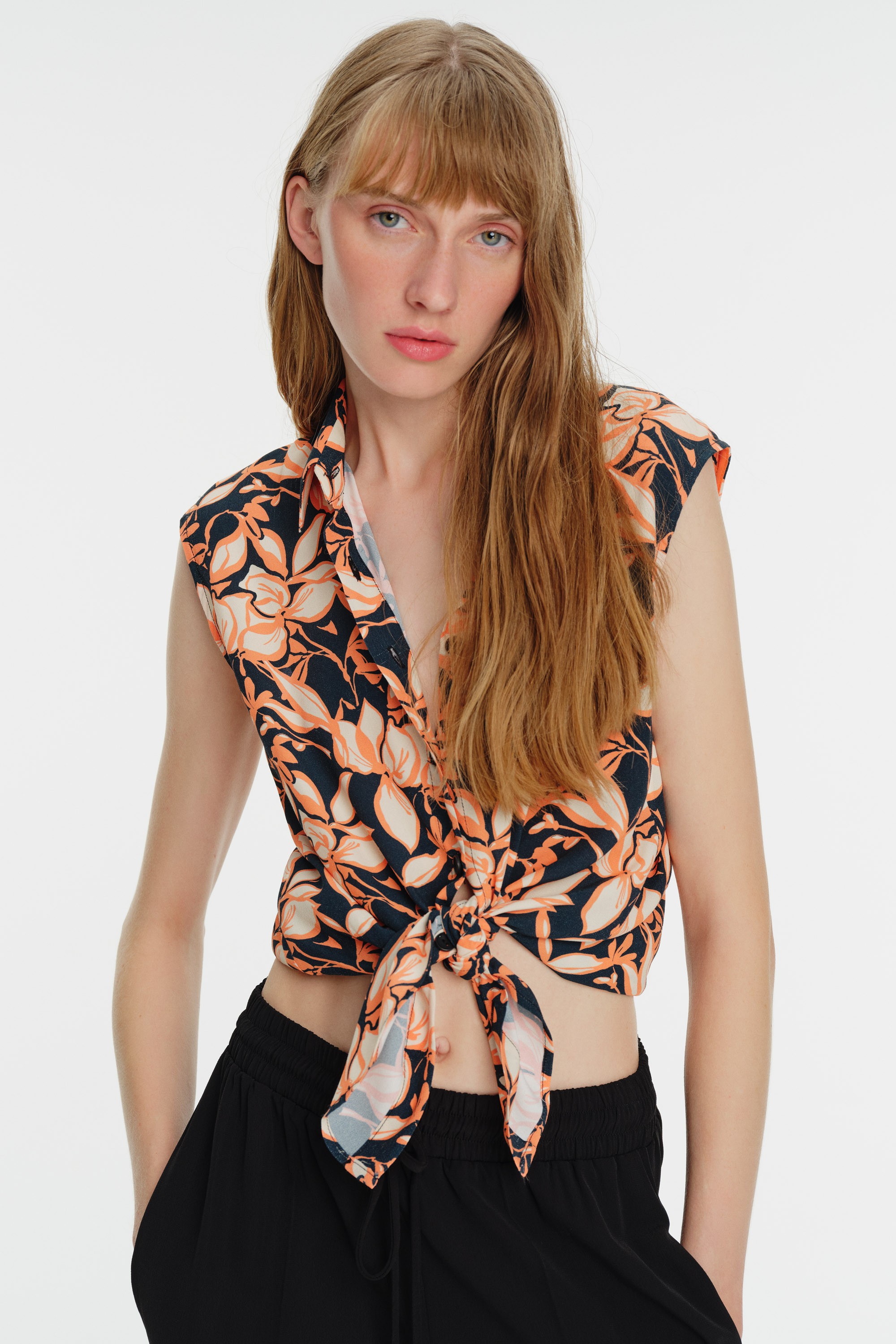 Floral Patterned Sleeveless Shirt with Piping Detail