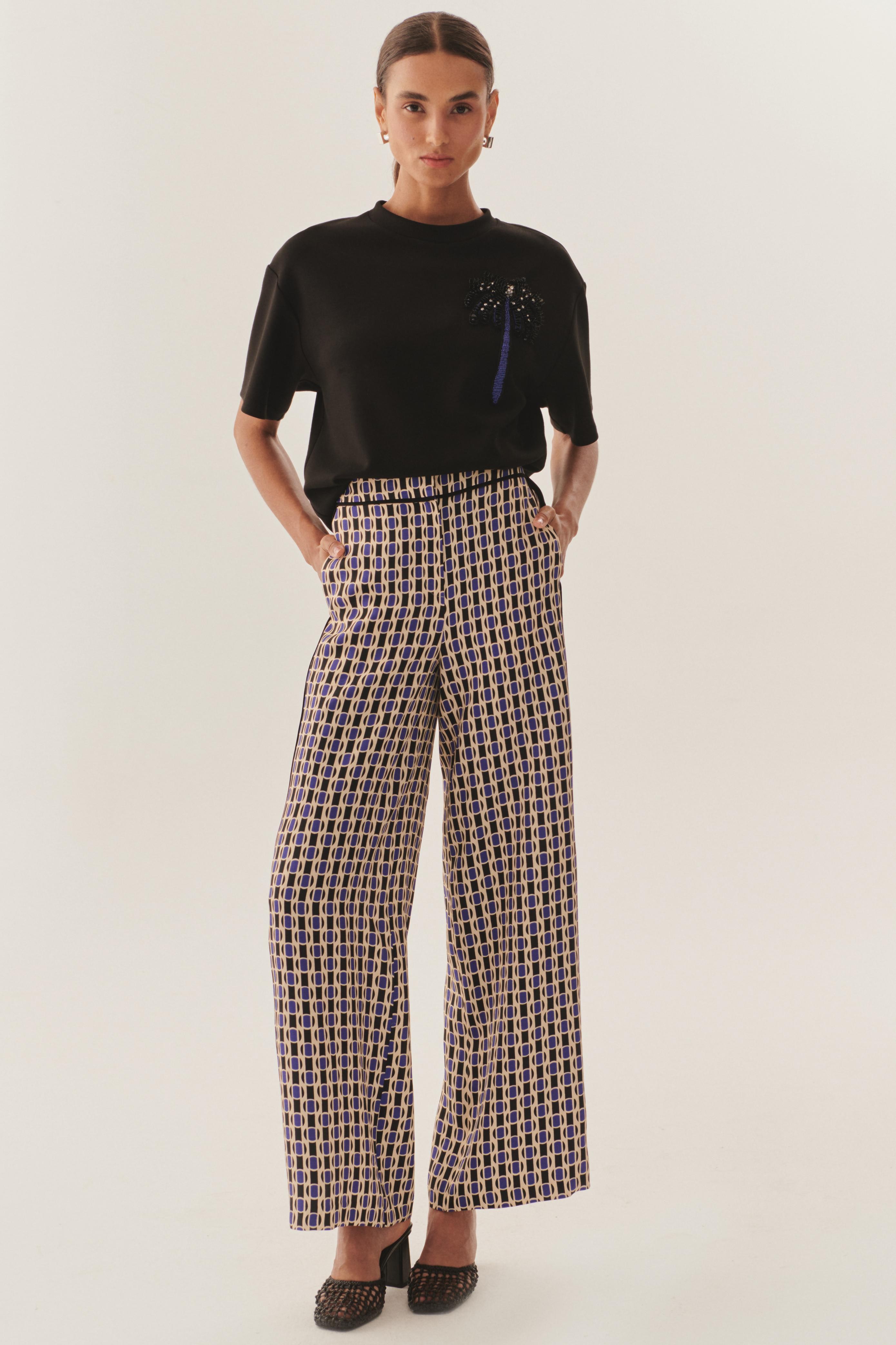 Chic Fluid Wide-Leg Pants