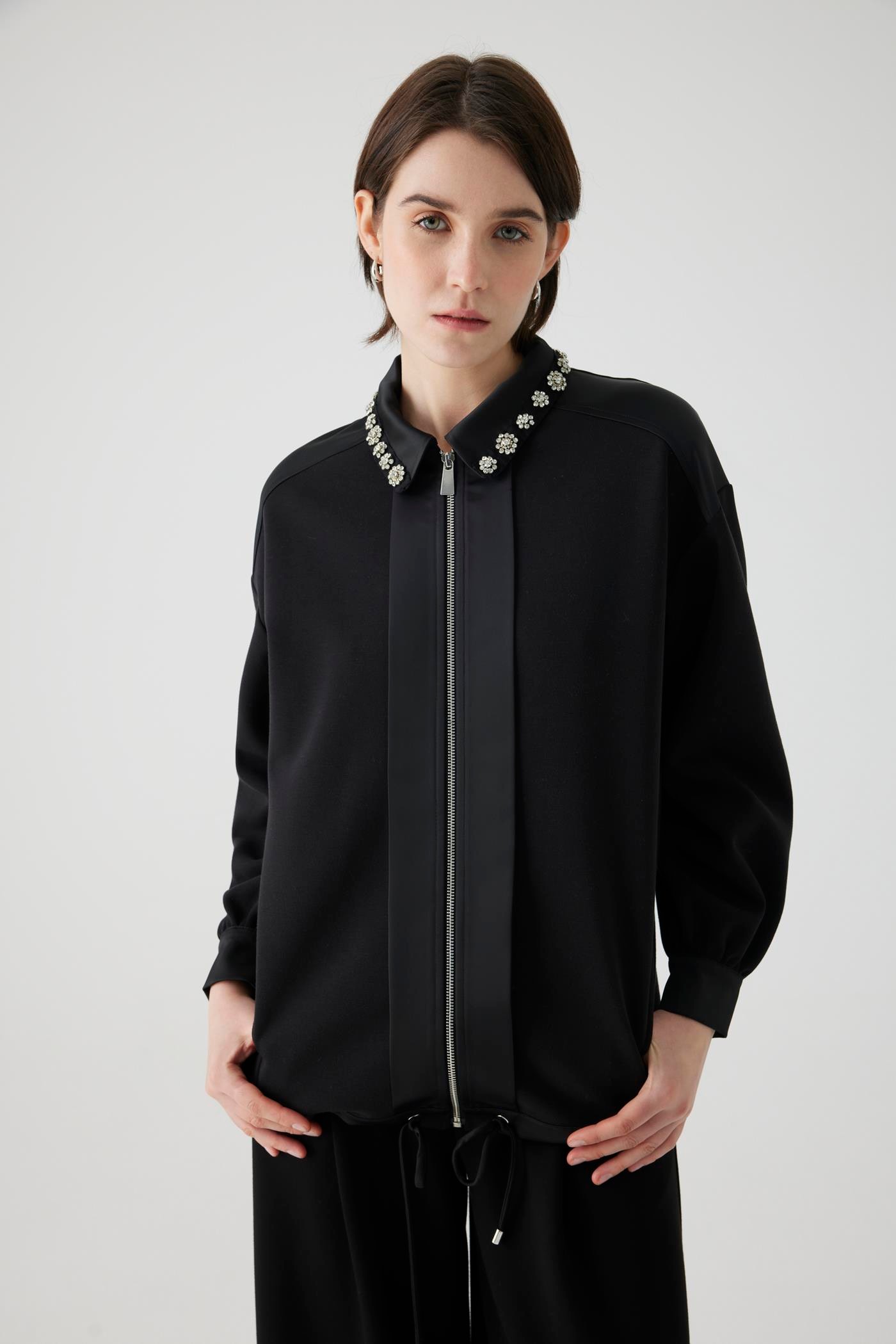 Collar Crystal Stone Embroidered Zip Regular Black Sweatshirt