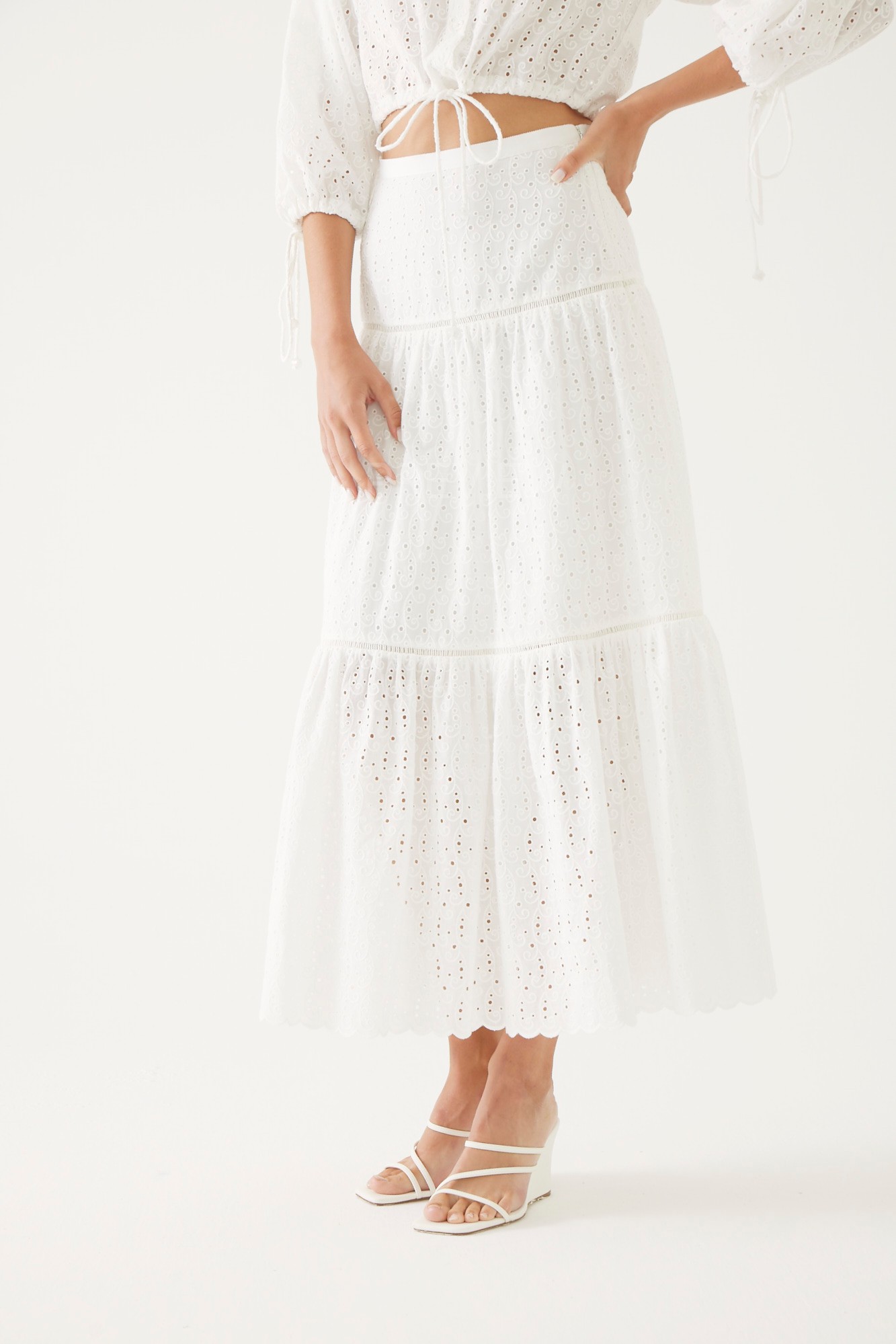 Lace Look Layered Skirt Model