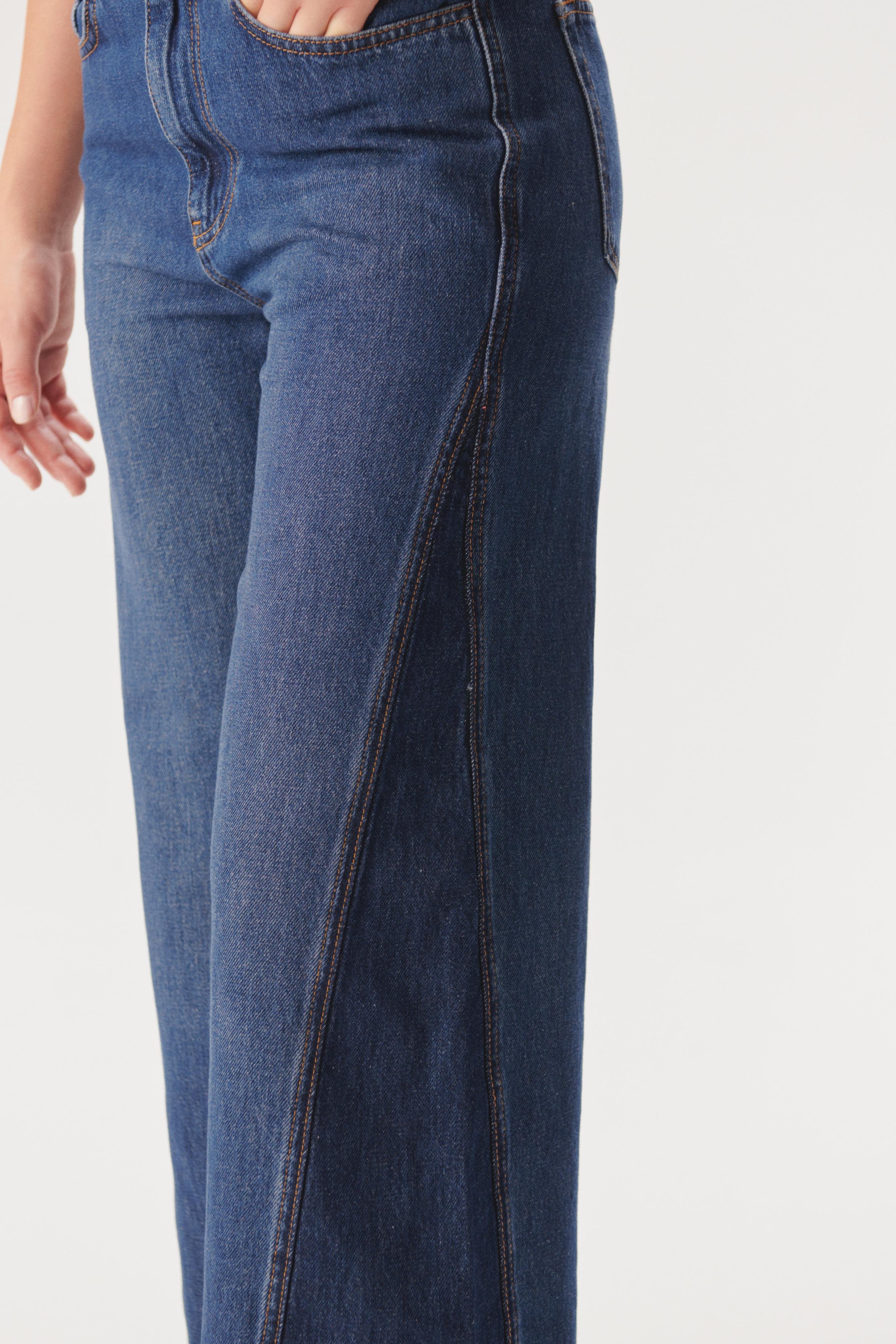 Raw Hem Wide-Leg Jeans