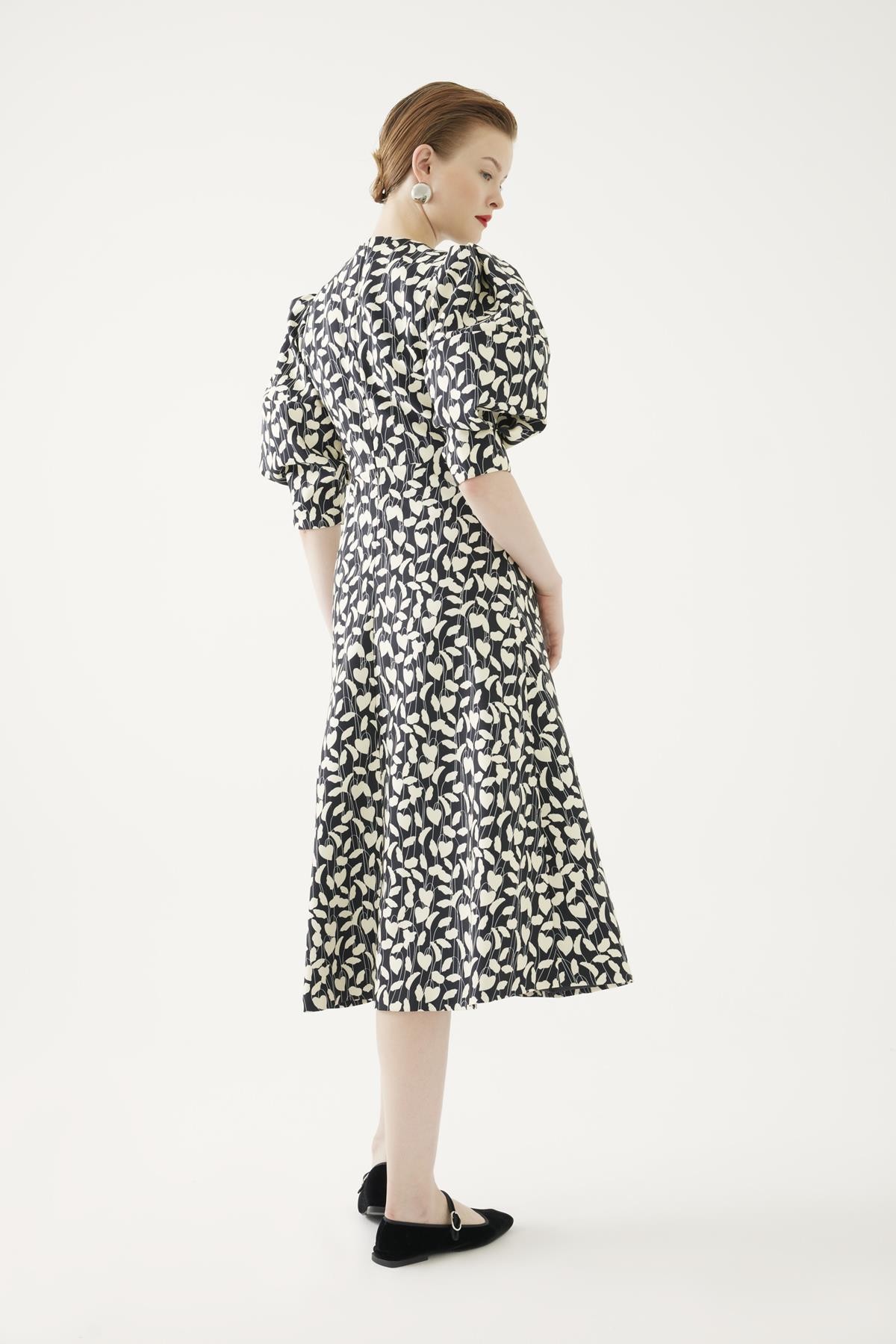 Patterned Dress with Embroidered Detail on the Collar