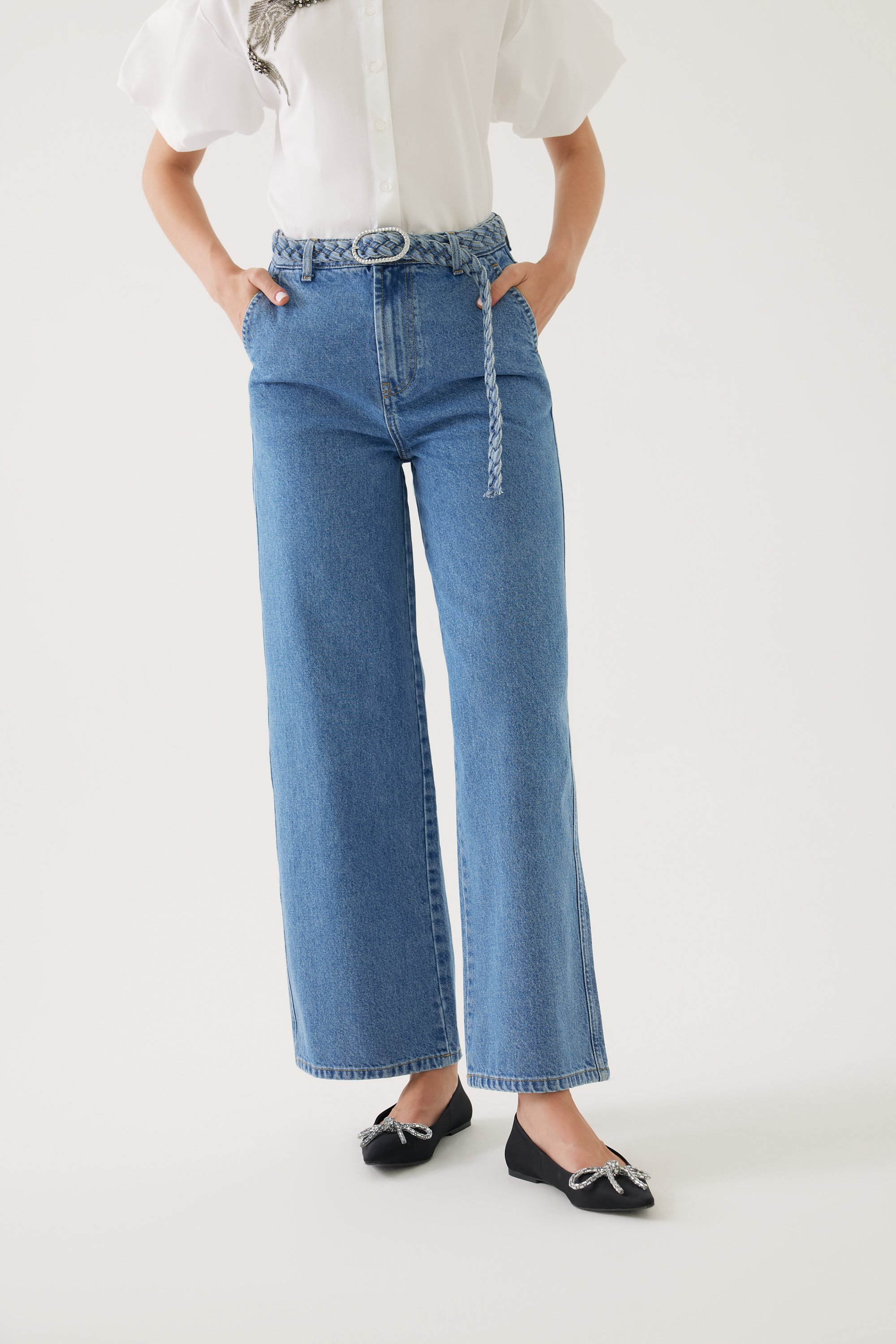 Belt Detailed and Wide-Leg Jeans