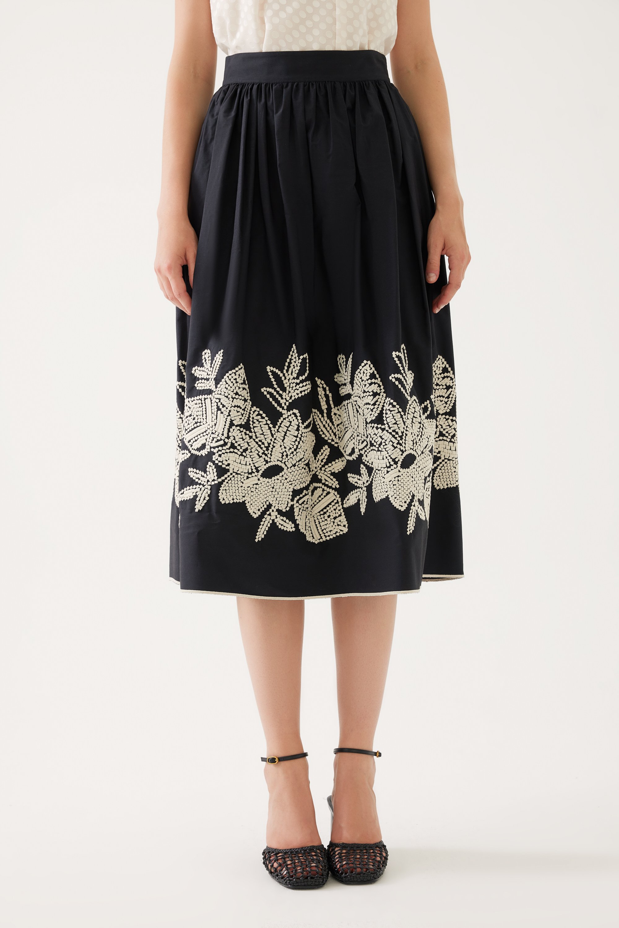 Embroidered and Light Balloon Cut Skirt