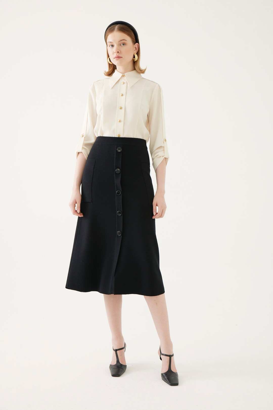 Buttoned Midi Length Knit Skirt 1
