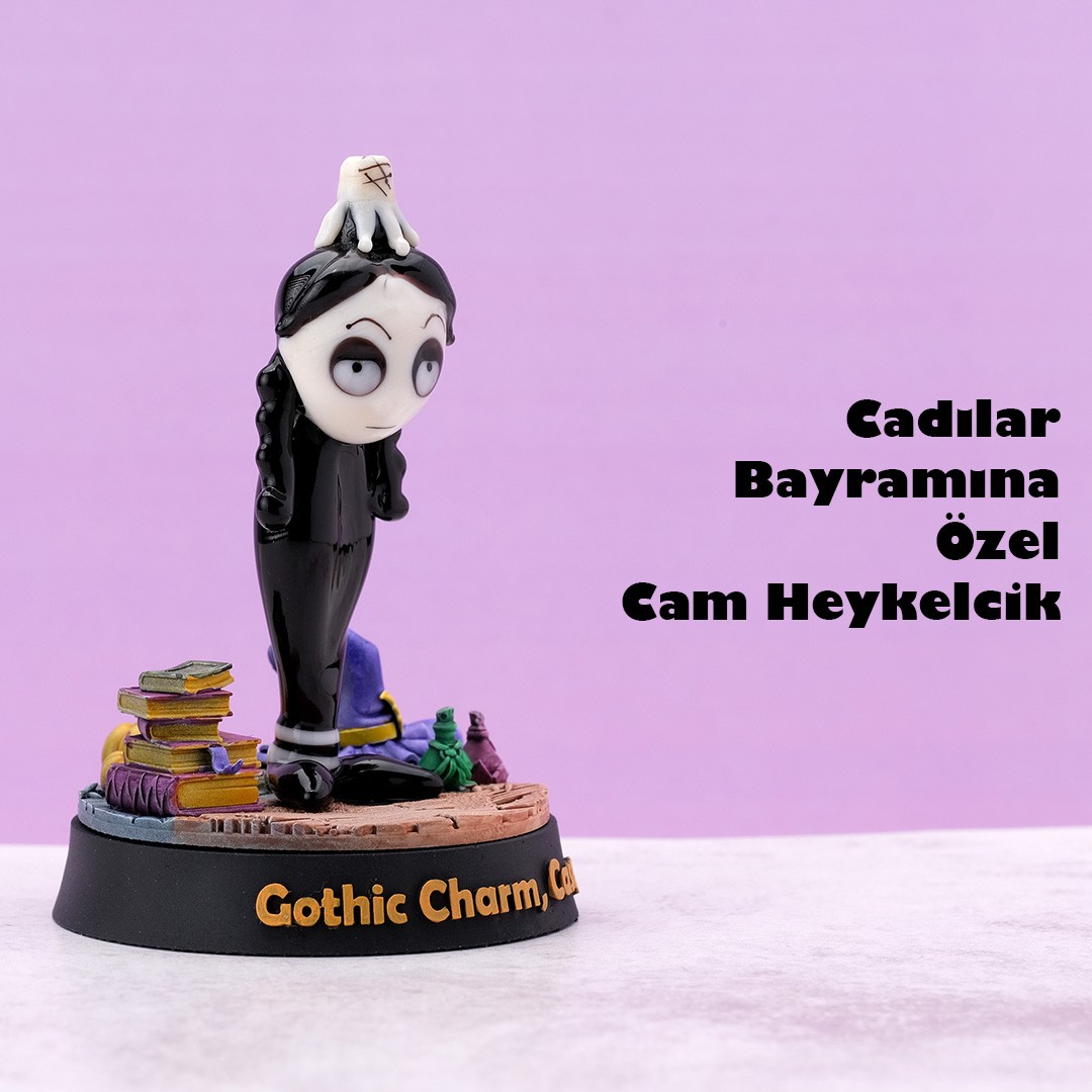 El Yapımı Cam Wednesday Biblo – Addams Ailesi Temalı Gotik Dekor ve Kişiye Özel Hediye