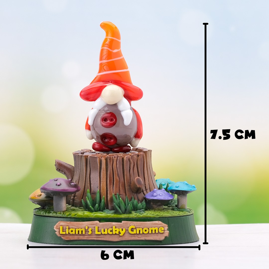 Turuncu Şapkalı Cam Gnome (Cüce) Biblo – El Yapımı Orman Temalı Kütük ve Mantar Kaideli Dekoratif Obje