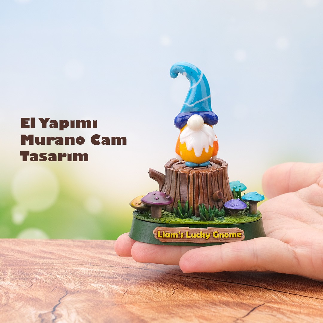 Cam Gnome (Cüce) Biblo – El Yapımı Turkuaz Şapkalı, Kütük ve Mantar Detaylı Kişiye Özel Orman Temalı Kaideli