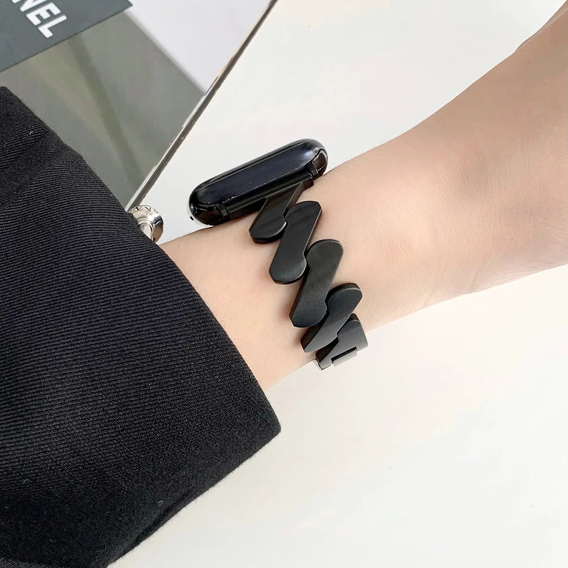 Infinity Link Serisi - Apple Watch ile Uyumlu Zikzak Çelik Kordon