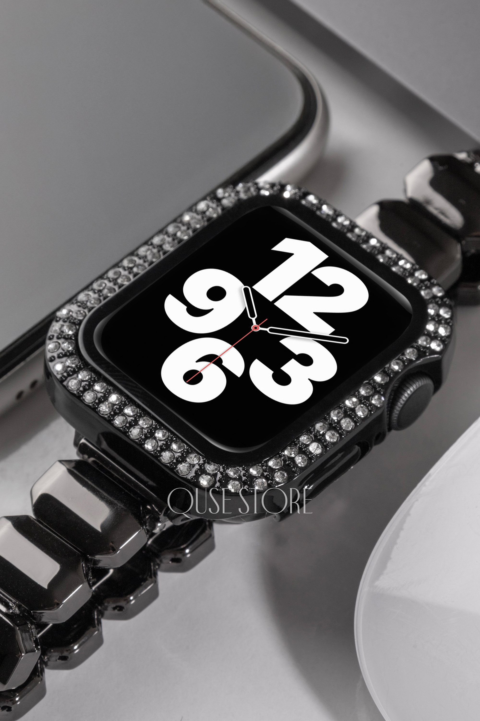 Apple Watch Uyumlu Kasa ve Ekran Koruyucu Kılıf – Siyah | Taşlı Model
