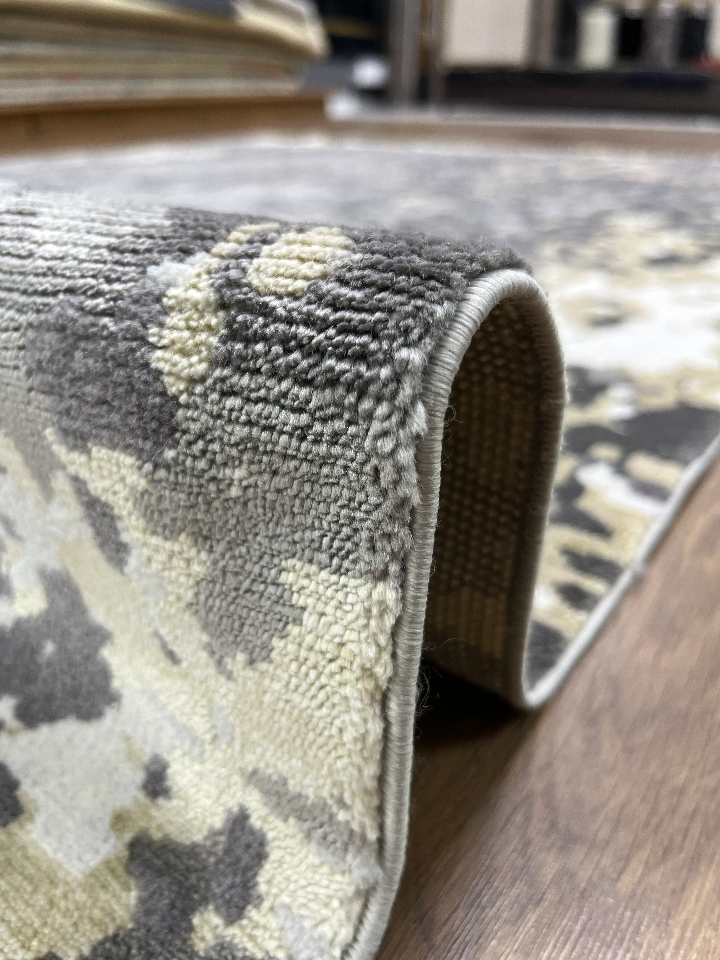 ÖZEL TEZGAH 04 CREAM GREY El Emeği ile Özel Tezgahlarda Üretilen Yün Viskon Salon Halısı 170X240