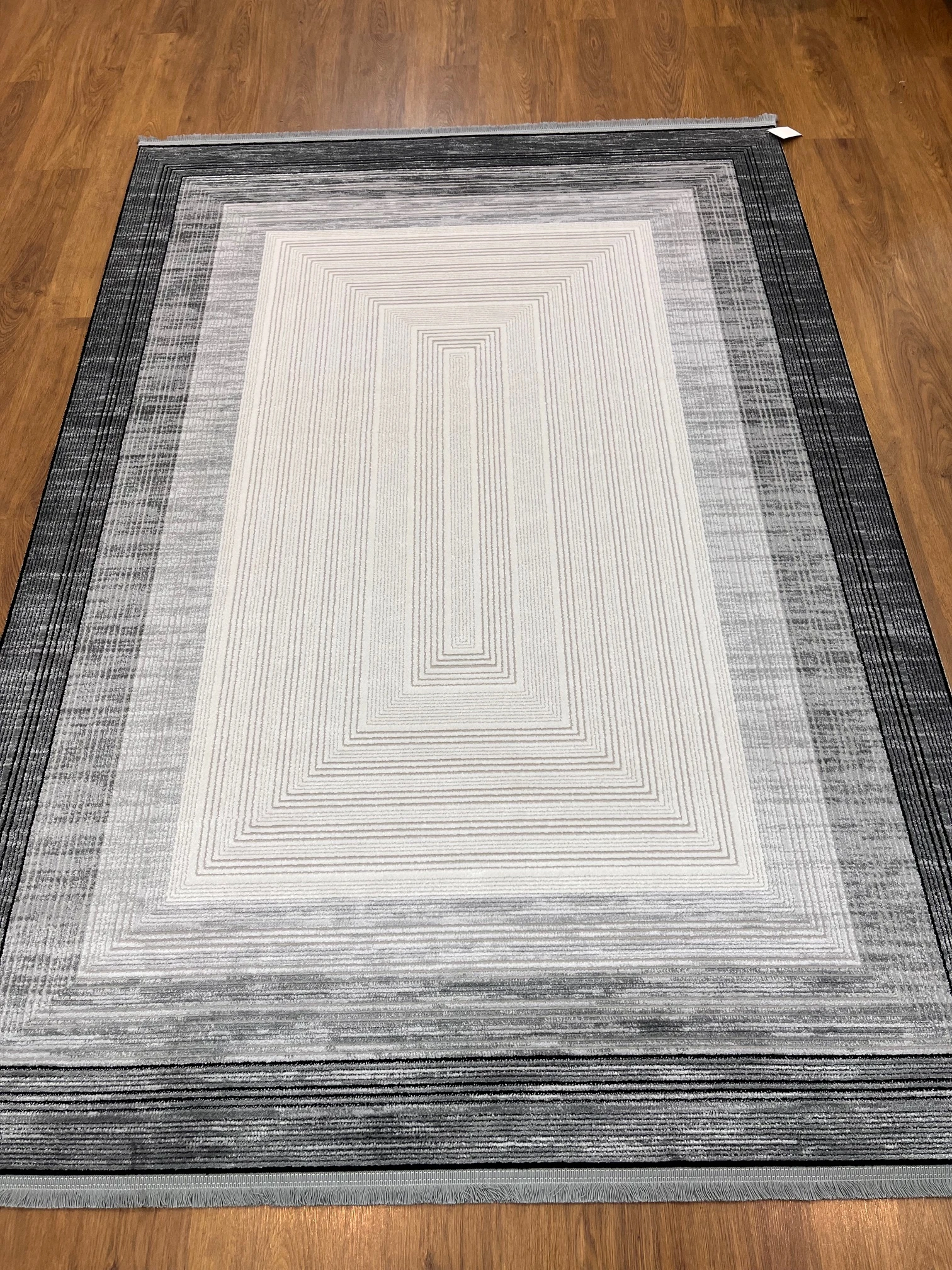 MODERN ÇERÇEVELİ SİYAH BEYAZ MAKİNA HALISI 160X230