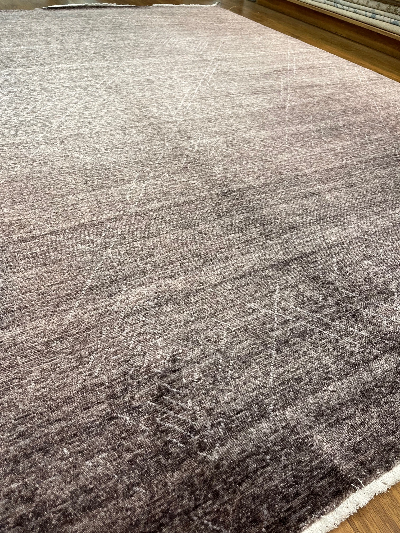 ÖZEL TEZGAH 01 ANTRASİT STONE El Emeği ile Özel Tezgahlarda Üretilen Yün Viskon Salon Halısı 200x300