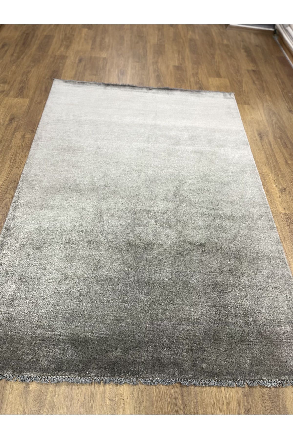 Antrasit Parlak Desensiz Natural Viskon Salon Halısı 160x230