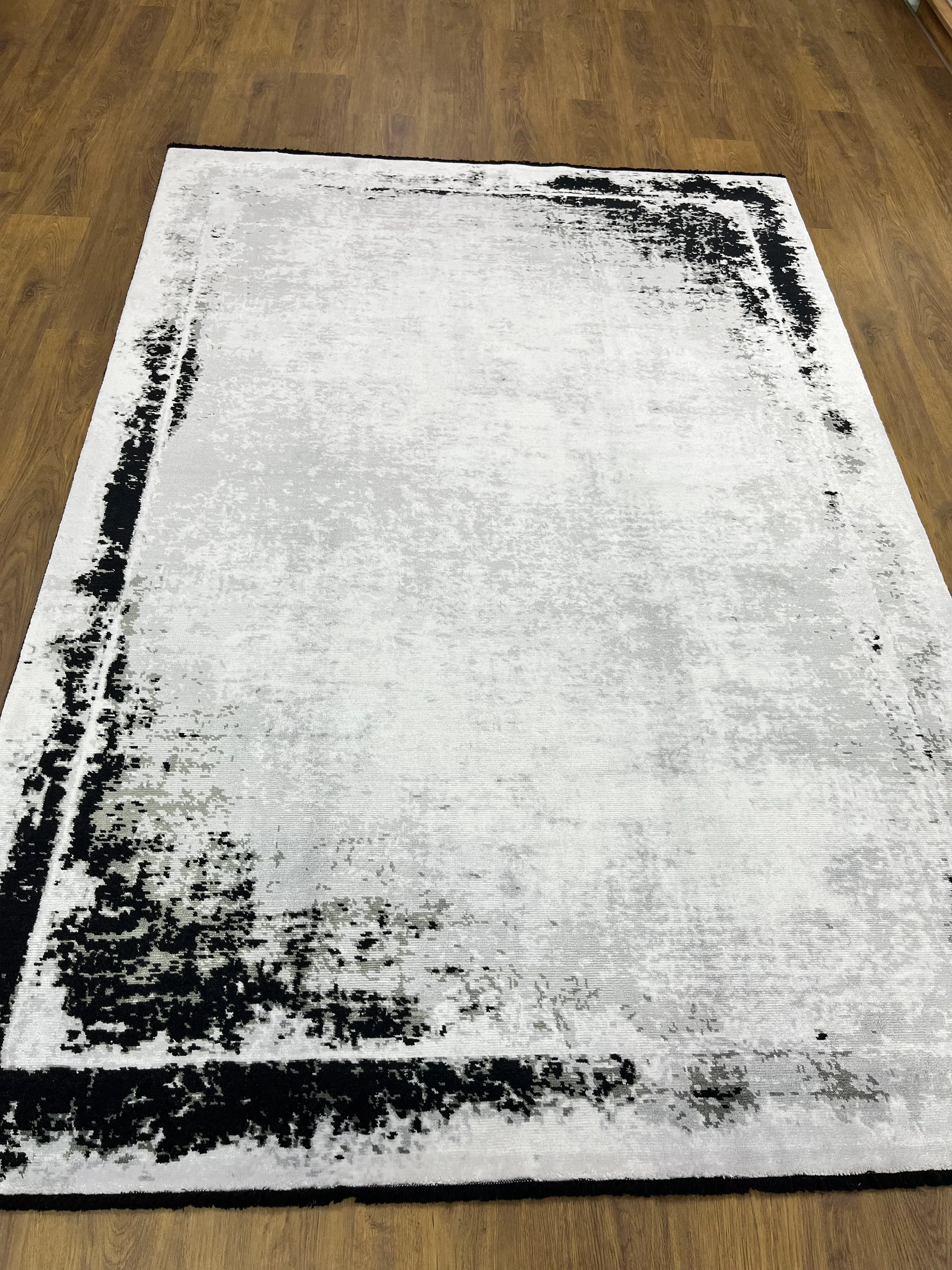 ÖZEL TEZGAH 12 WHİTE BLACK El Emeği ile Özel Tezgahlarda Üretilen Yün Viskon Salon Halısı 170X240