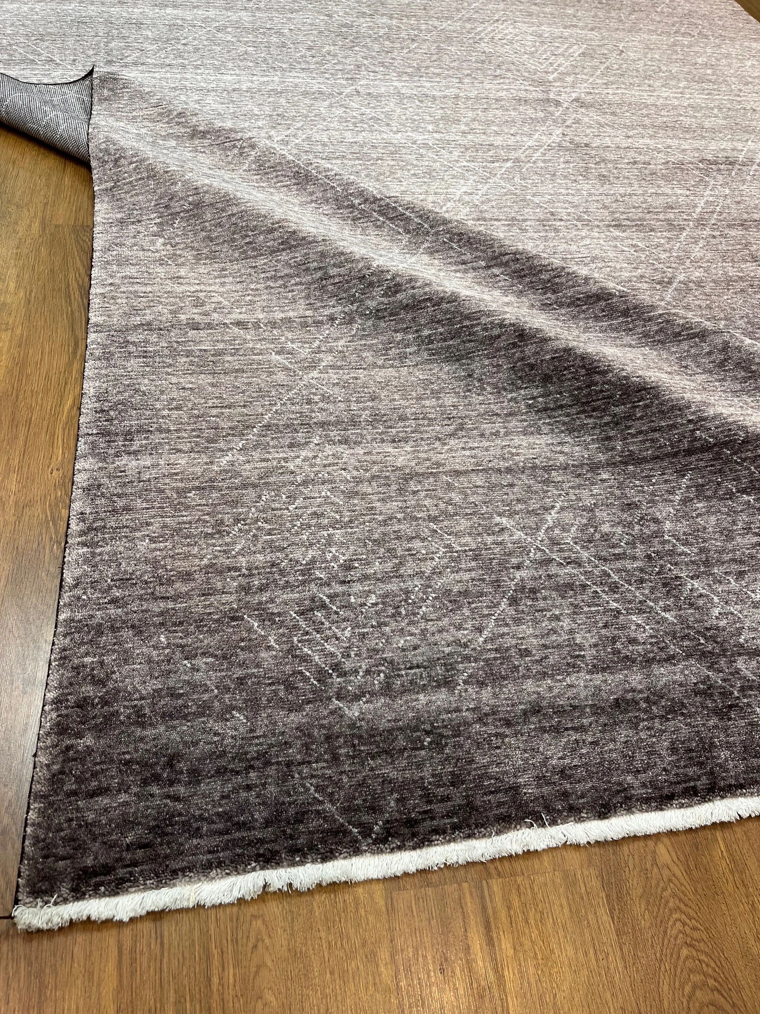 ÖZEL TEZGAH 01 ANTRASİT STONE El Emeği ile Özel Tezgahlarda Üretilen Yün Viskon Salon Halısı 200x300