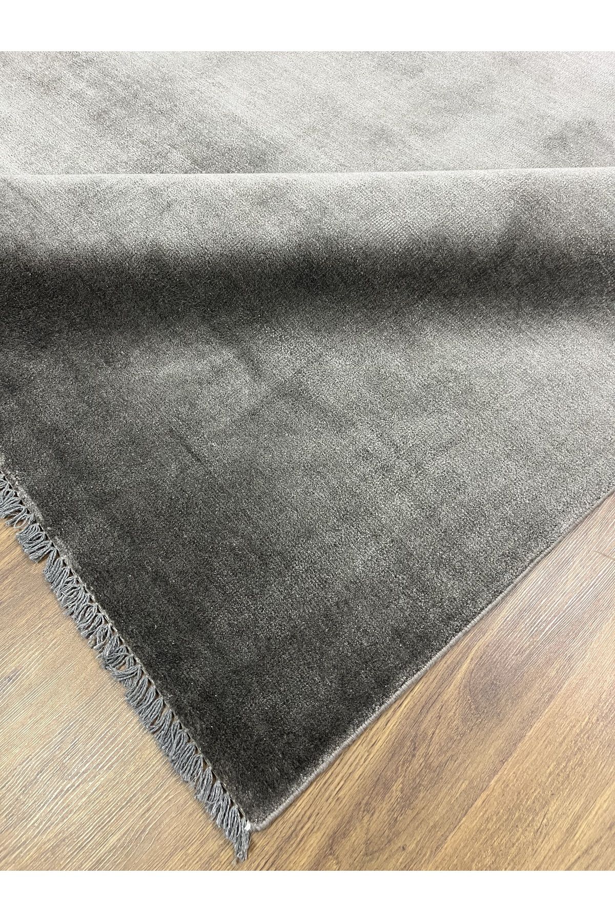 Antrasit Parlak Desensiz Natural Viskon Salon Halısı 160x230