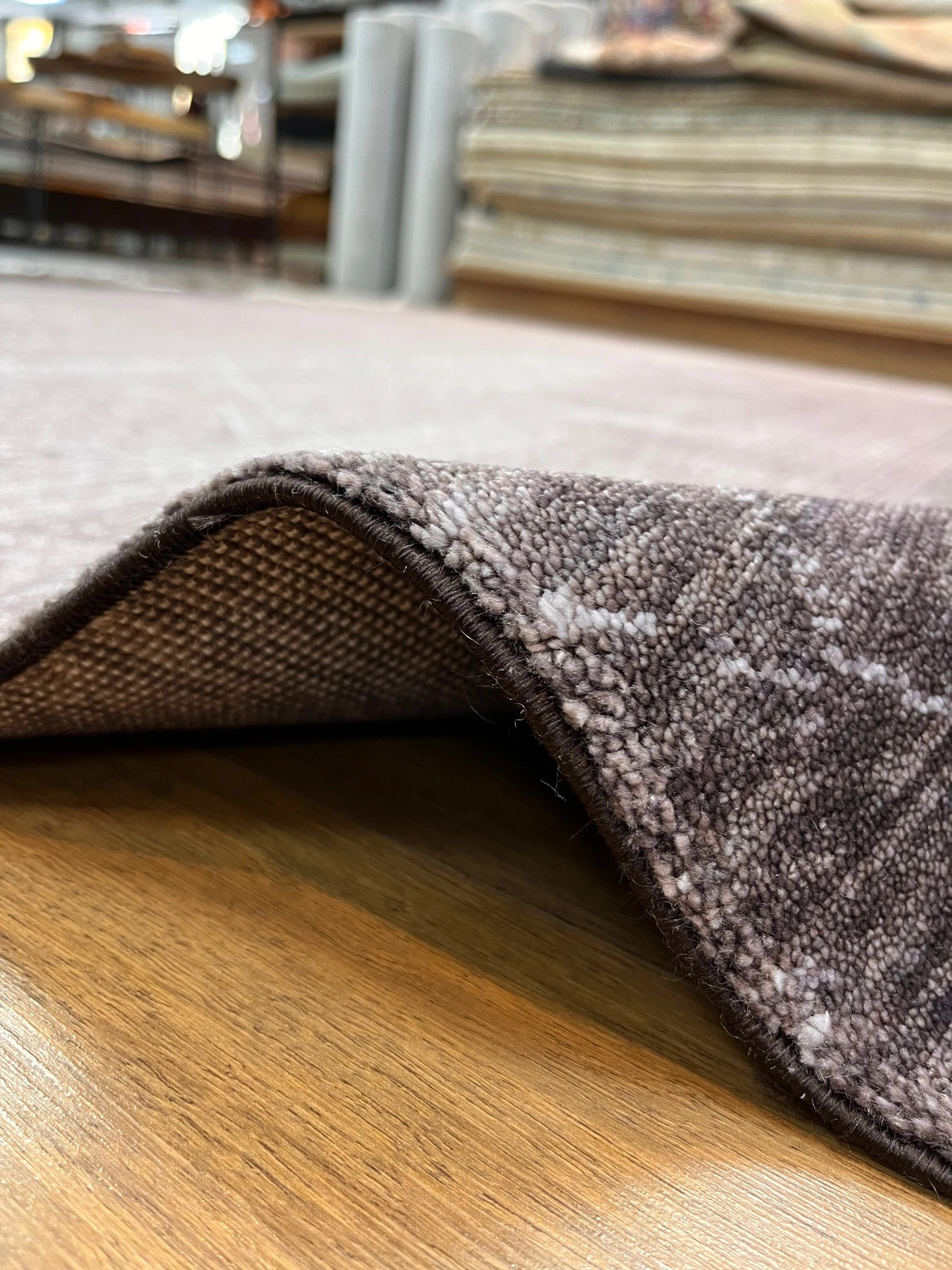 ÖZEL TEZGAH 01 ANTRASİT STONE El Emeği ile Özel Tezgahlarda Üretilen Yün Viskon Salon Halısı 200x300 - 200 x 300