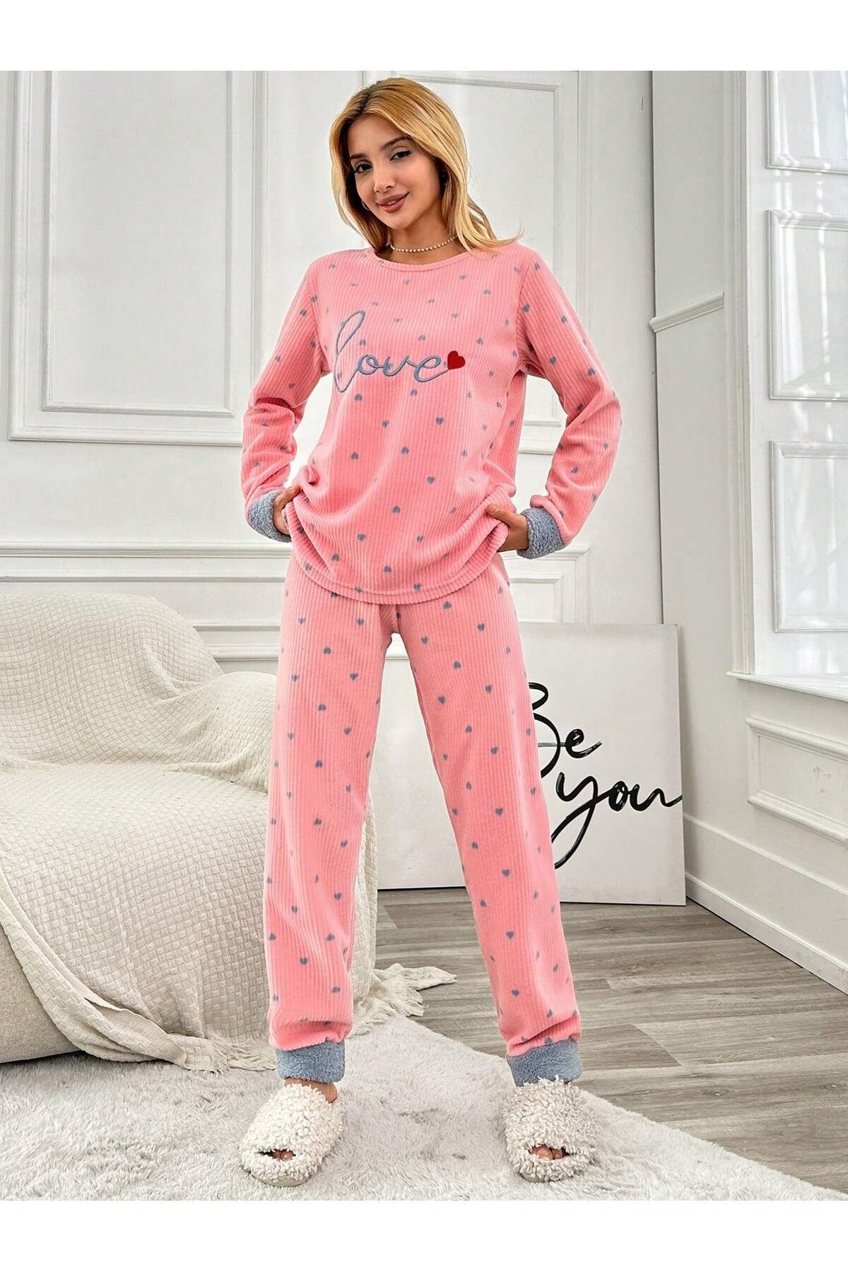 Nakışlı Kalp Detaylı Fitilli Kadın Polar Pijama Takımı LMR007