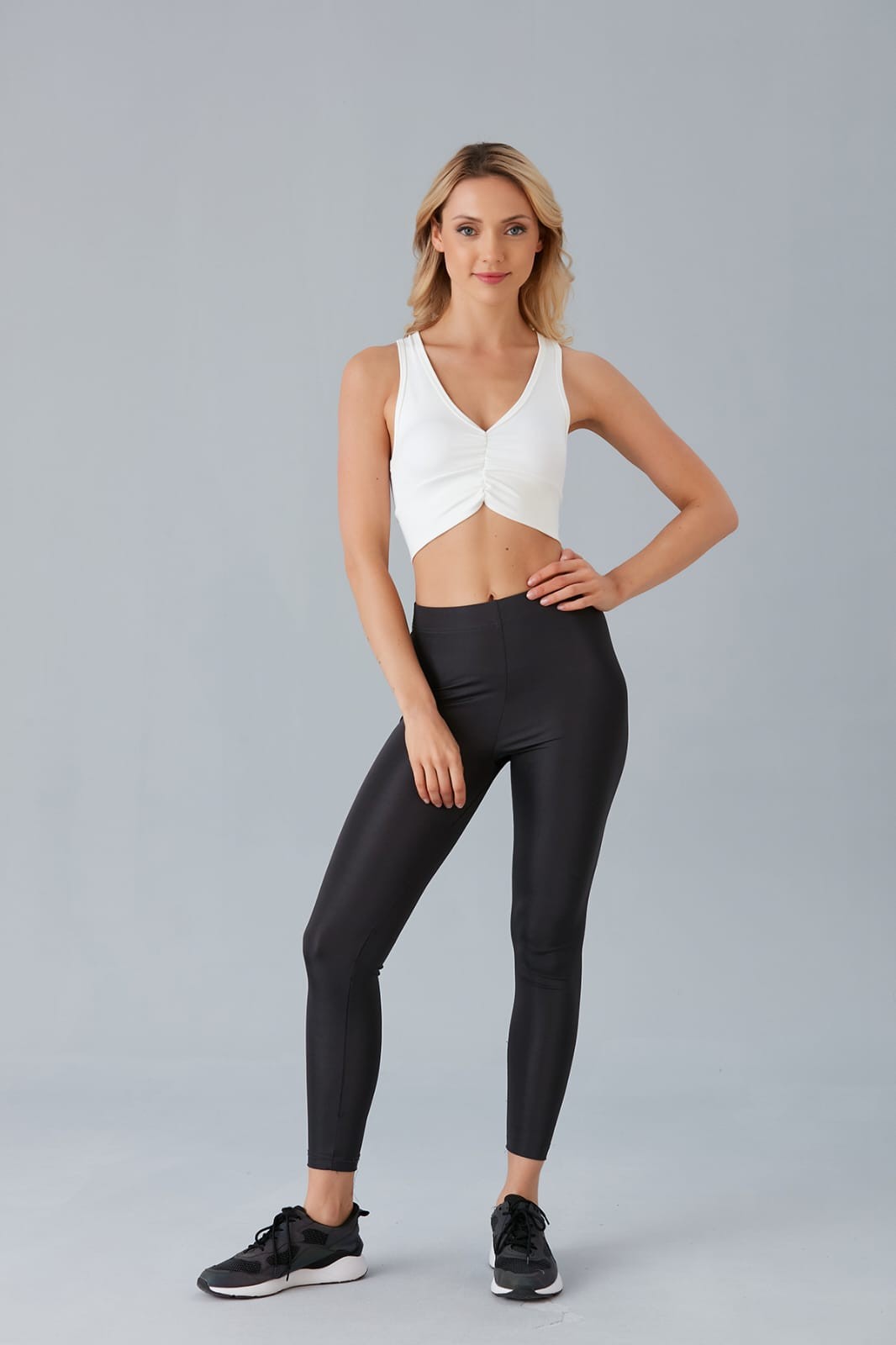 Beyaz Hafif Destekli Kaplı Önü Büzgülü Crop Top Büstiyer Spor ve Günlük Kullanım 5101