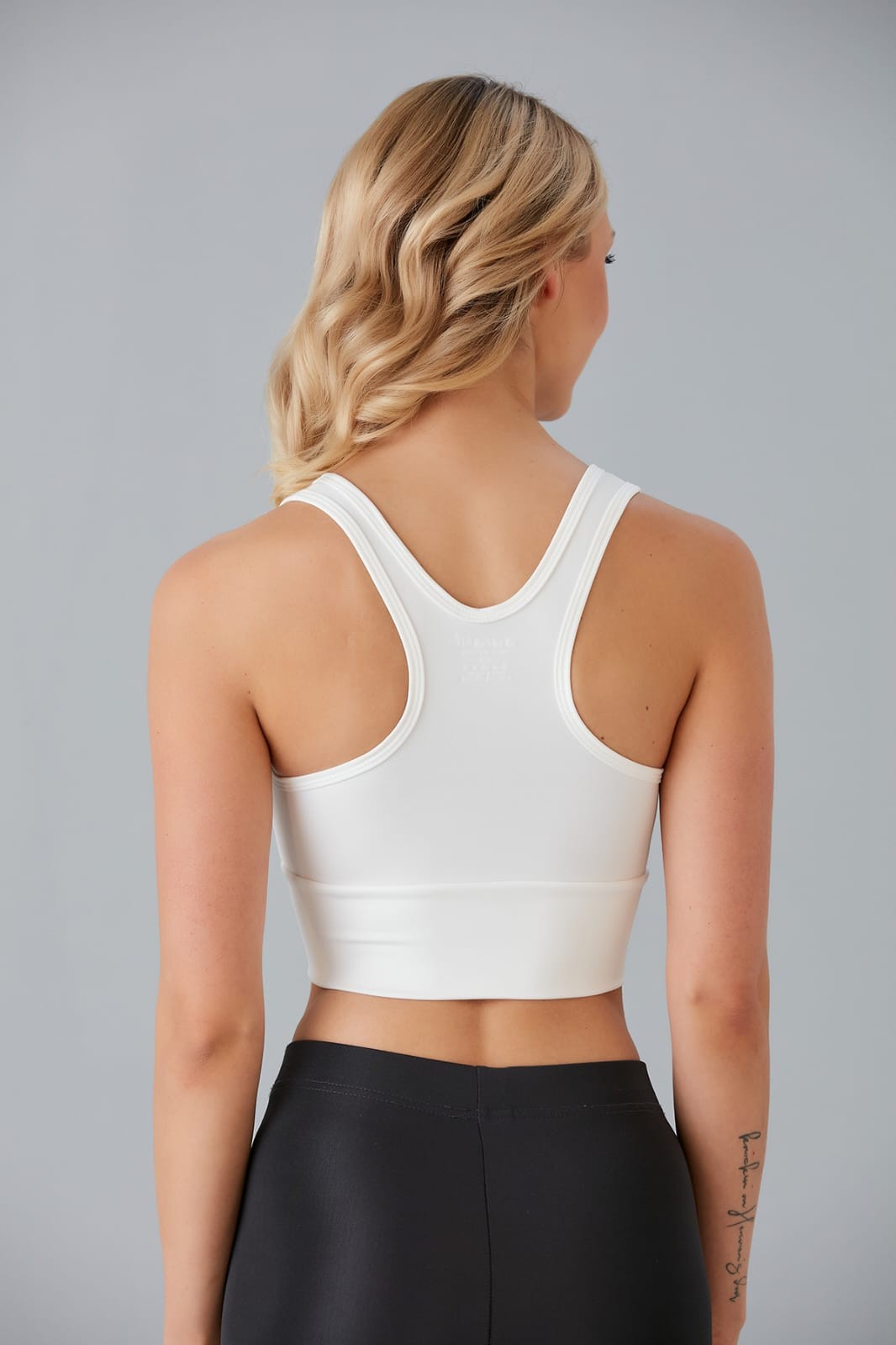 Beyaz Hafif Destekli Kaplı Önü Büzgülü Crop Top Büstiyer Spor ve Günlük Kullanım 5101