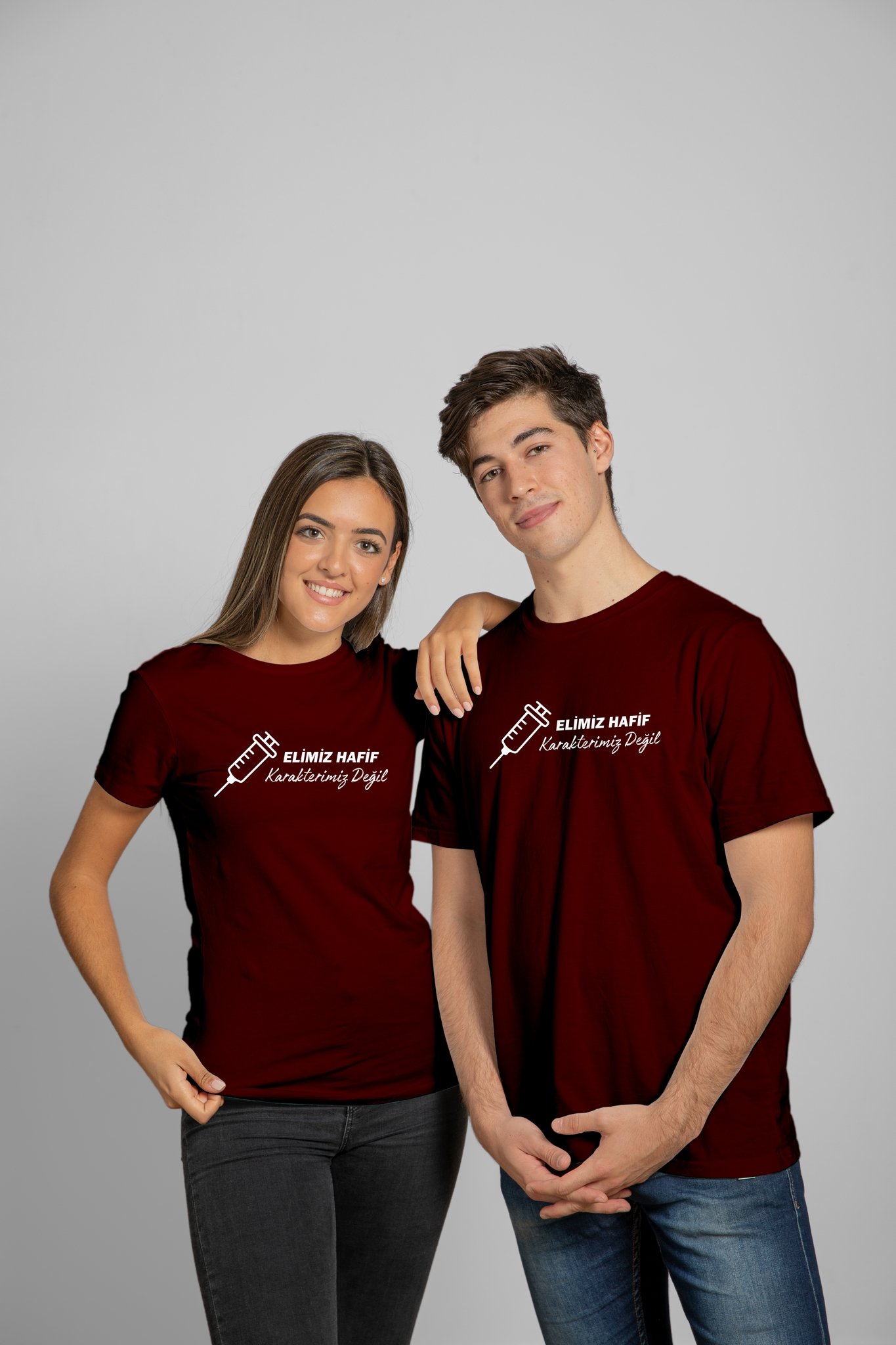 Elimiz Hafif Karakterimiz Değil | Deluxe T-Shirt