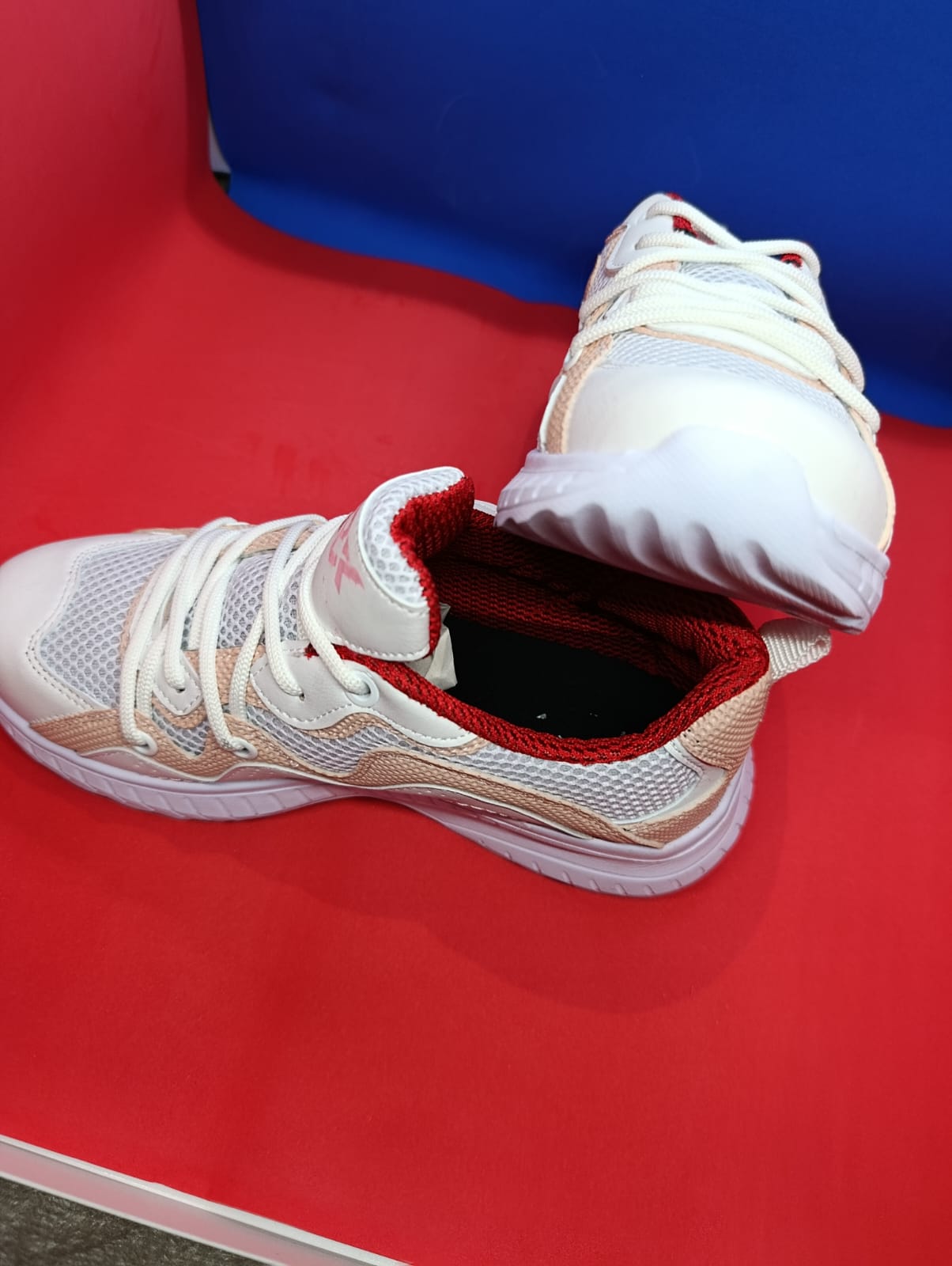 Krem Kırmızı Detaylı Günlük Spor Ayakkabı