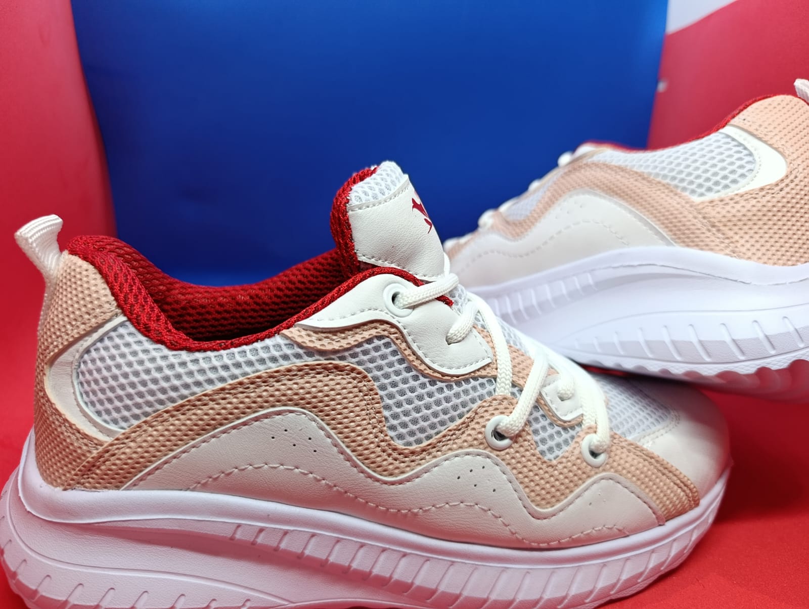 Krem Kırmızı Detaylı Günlük Spor Ayakkabı