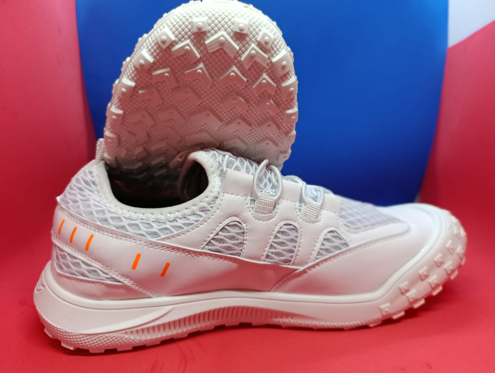 Beyaz Turuncu Detaylı Fileli Spor Ayakkabı