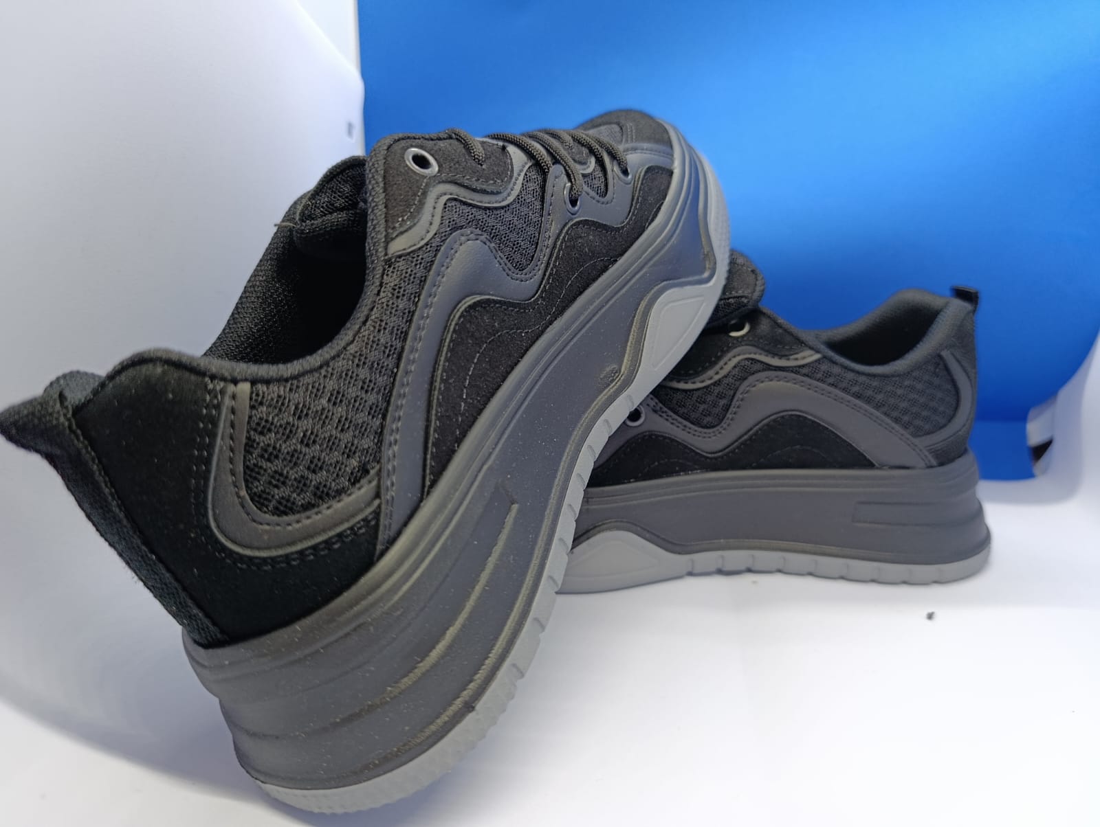 Siyah Gri Detaylı Kalın Taban Spor Ayakkabı